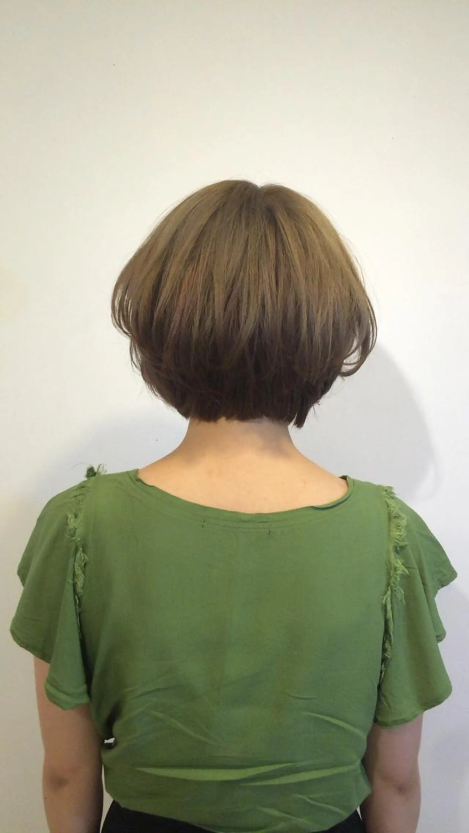 ショート カラー アッシュ ベージュカラー 🪼個性、雰囲気🪼 ⛈オカダ🎧のヘアスタイル