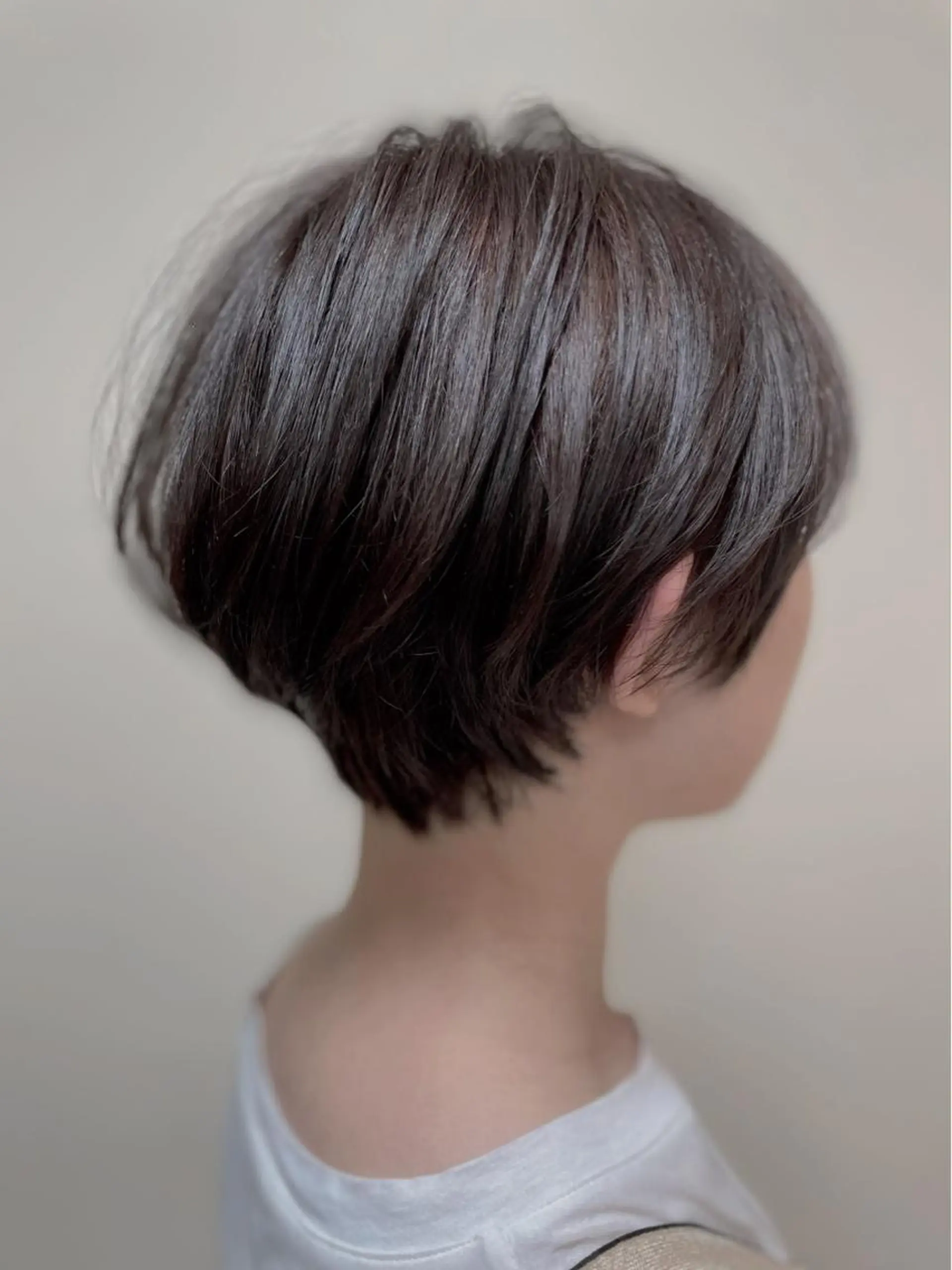 ショート カラー カット 昼田 羅々のヘアスタイル