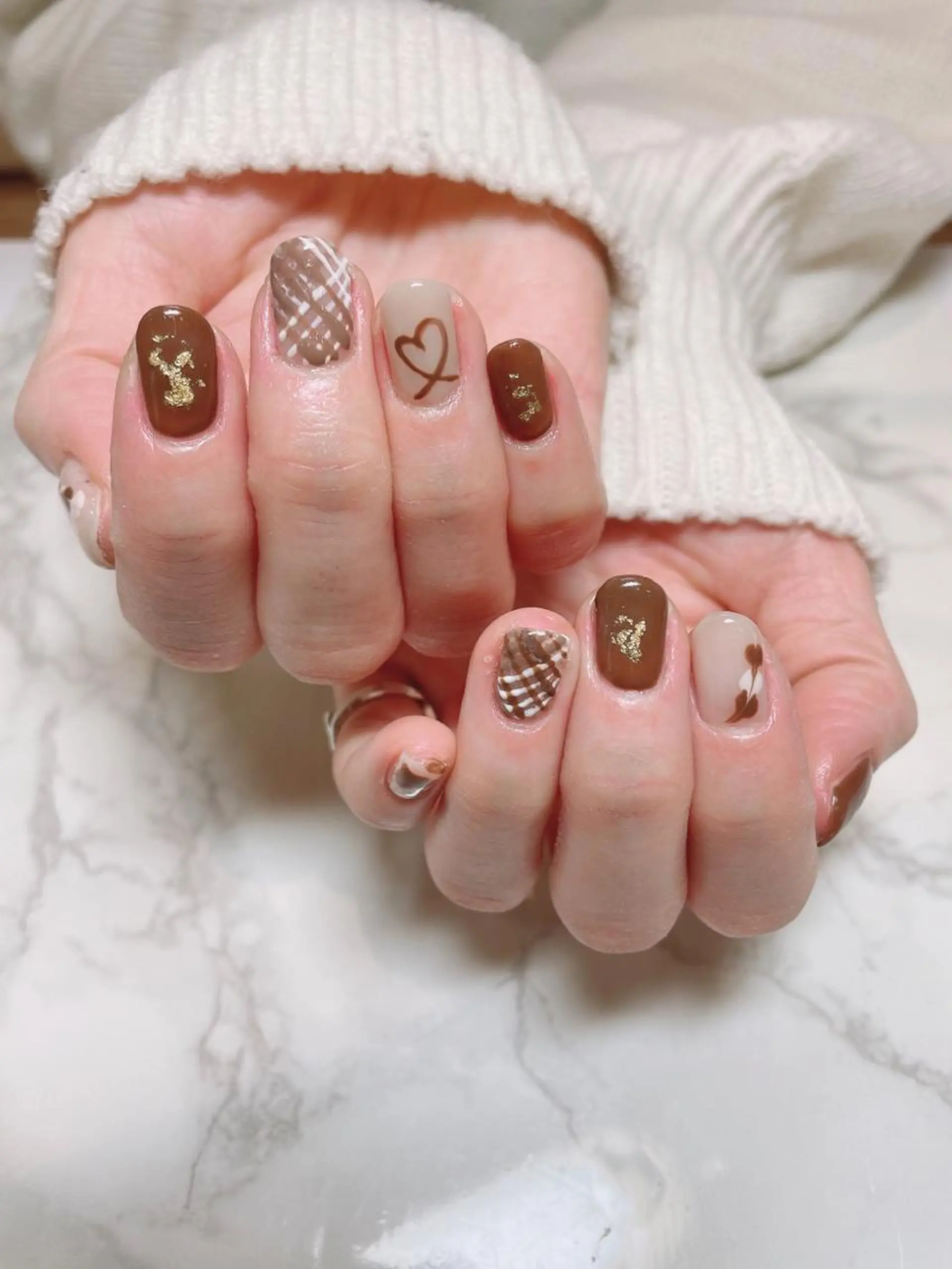 ネイル バレンタイン SINCERELY シンシアリー🌈のネイルデザイン