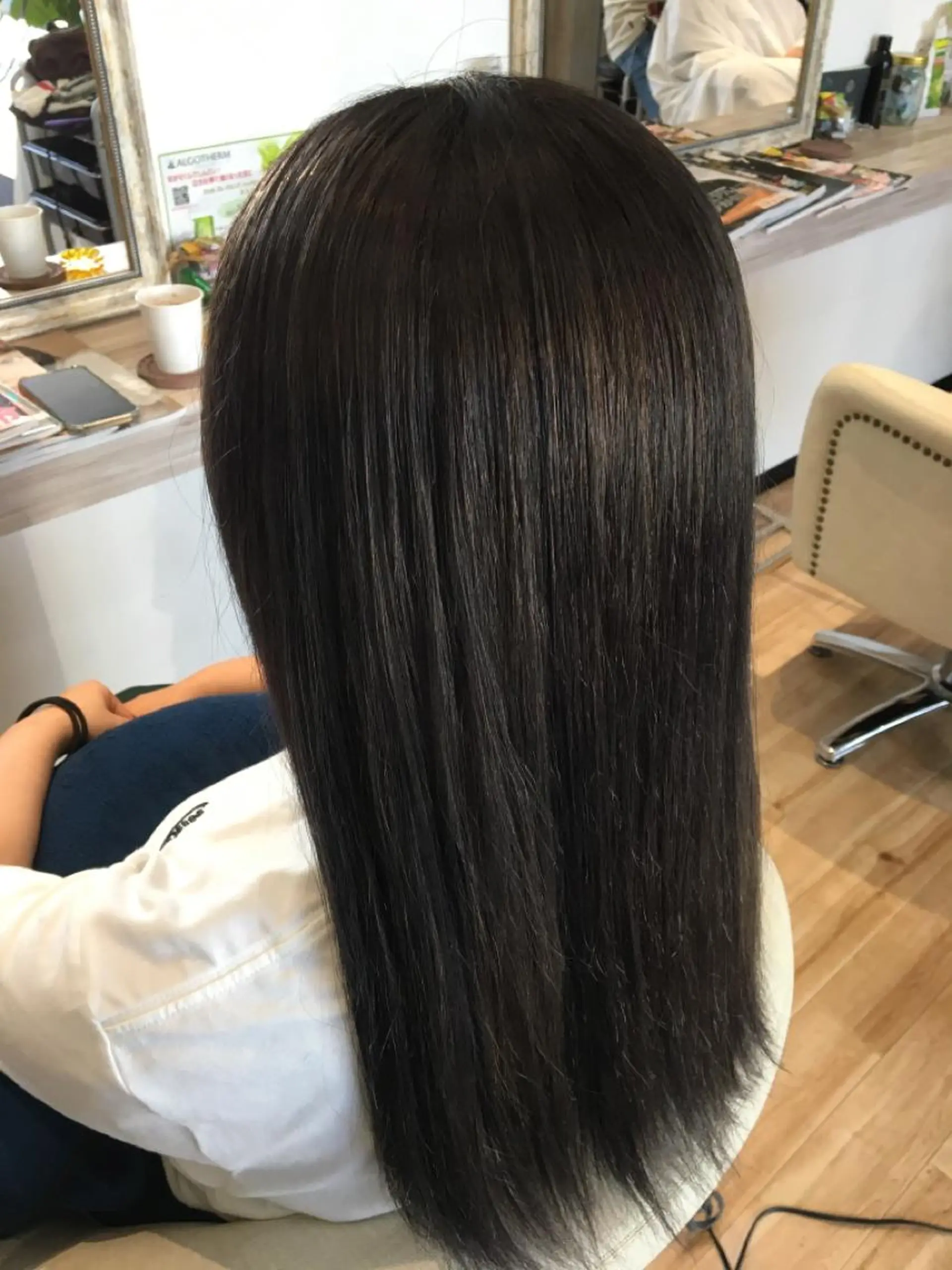 ロング カラー アッシュ Atelier 大内のヘアスタイル