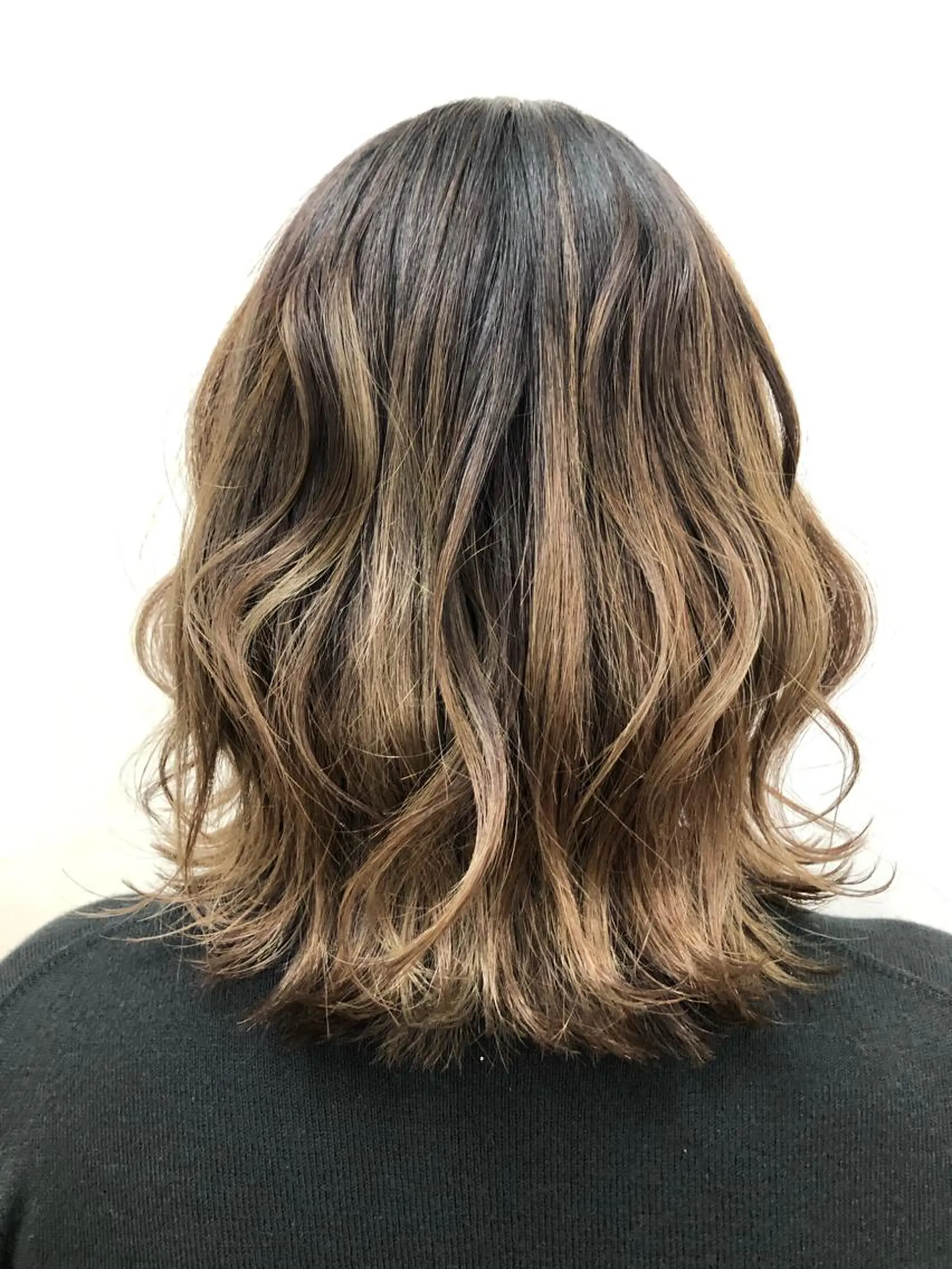 ミディアム カラー 女性に人気♪ はやしほのかのヘアスタイル