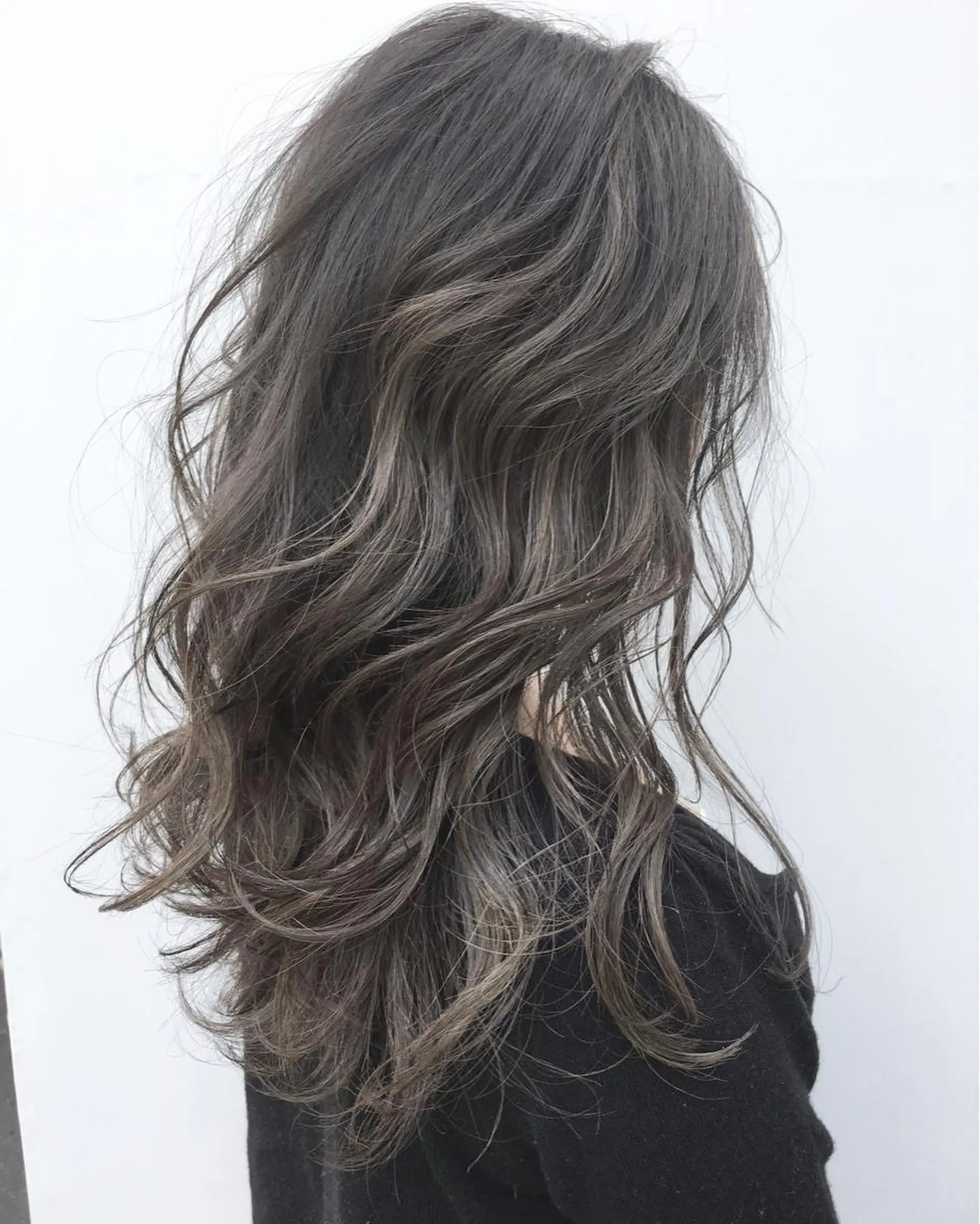 セミロング カラー グレージュ ハイライトカラー ハイライト レイヤーカット BLend 渋谷のヘアスタイル