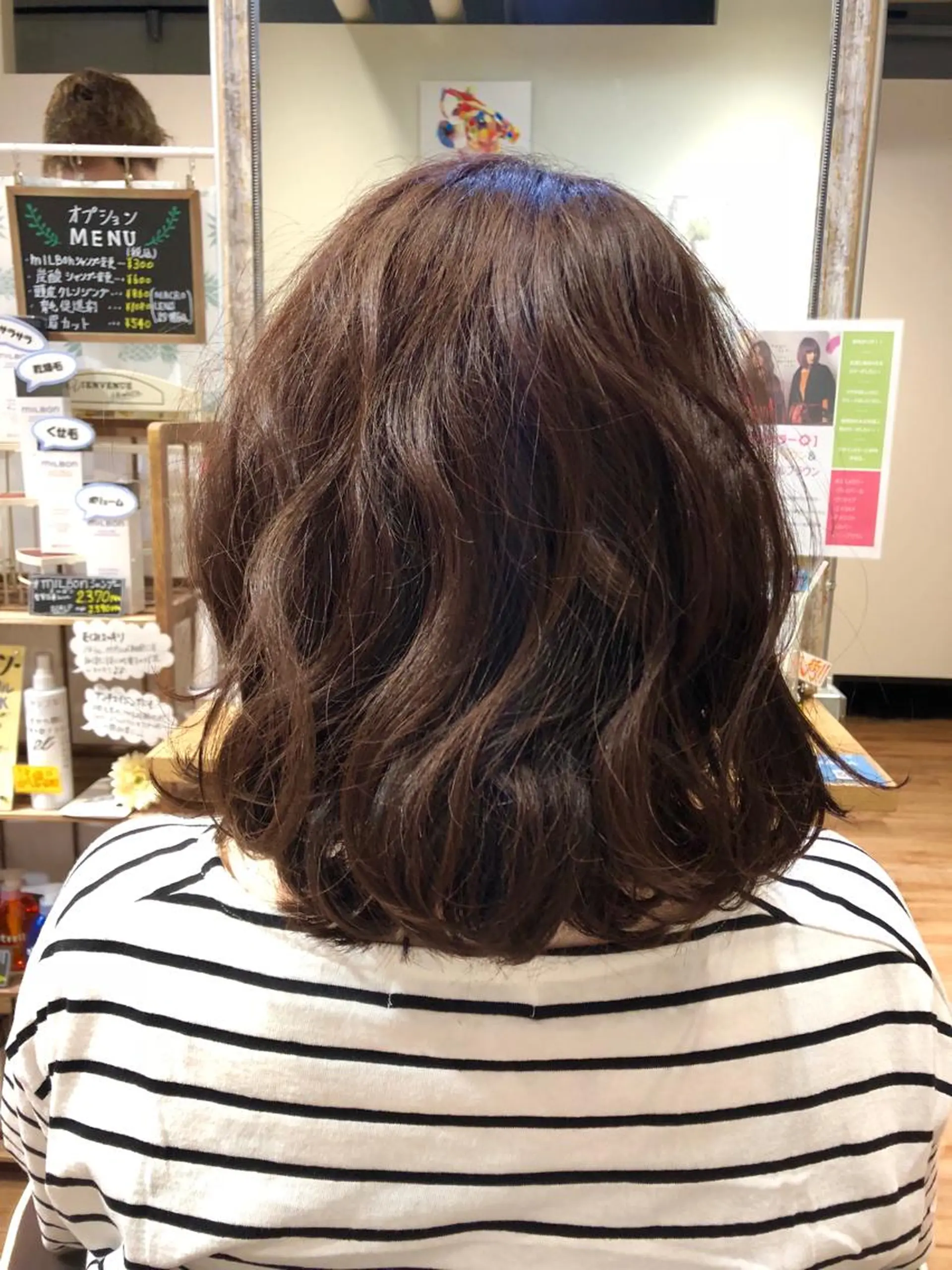 ミディアム カラー トップ スタイリストのヘアスタイル