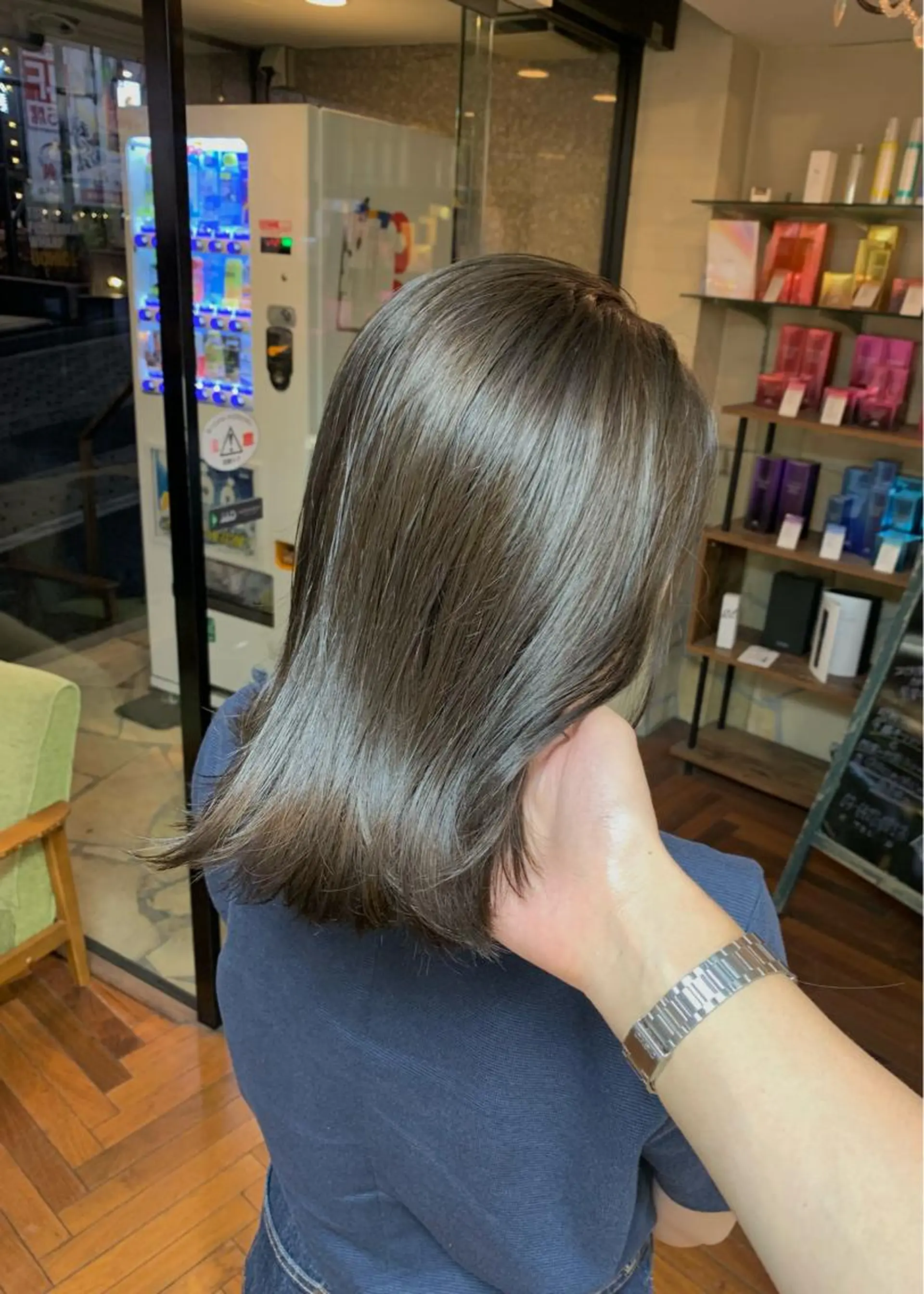 ミディアム カラー ベージュカラー ブリーチ ブリーチなしカラー オリーブベージュ カット ヘアカラー トリートメント 矢野 晃平のヘアスタイル