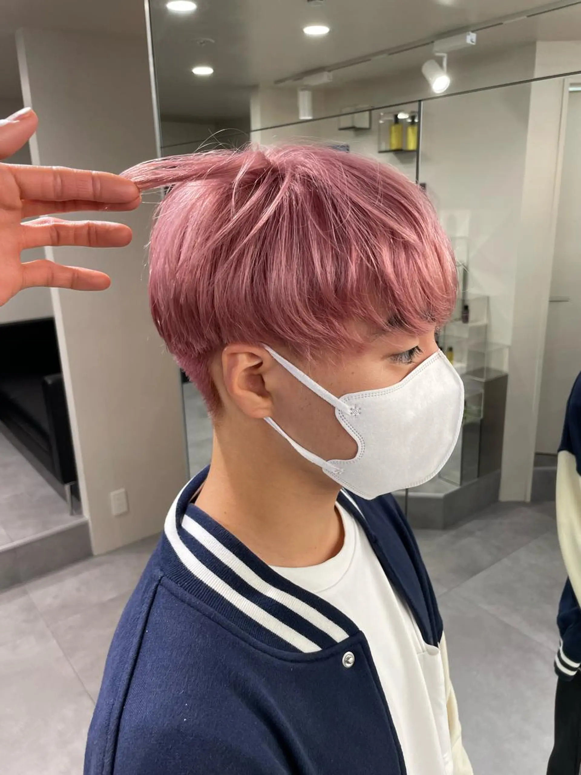 ショート カラー メンズ メンズハイトーン ハイトーンカラー ピンクカラー カット ブリーチ特化 ハイトーンRYOYAのヘアスタイル