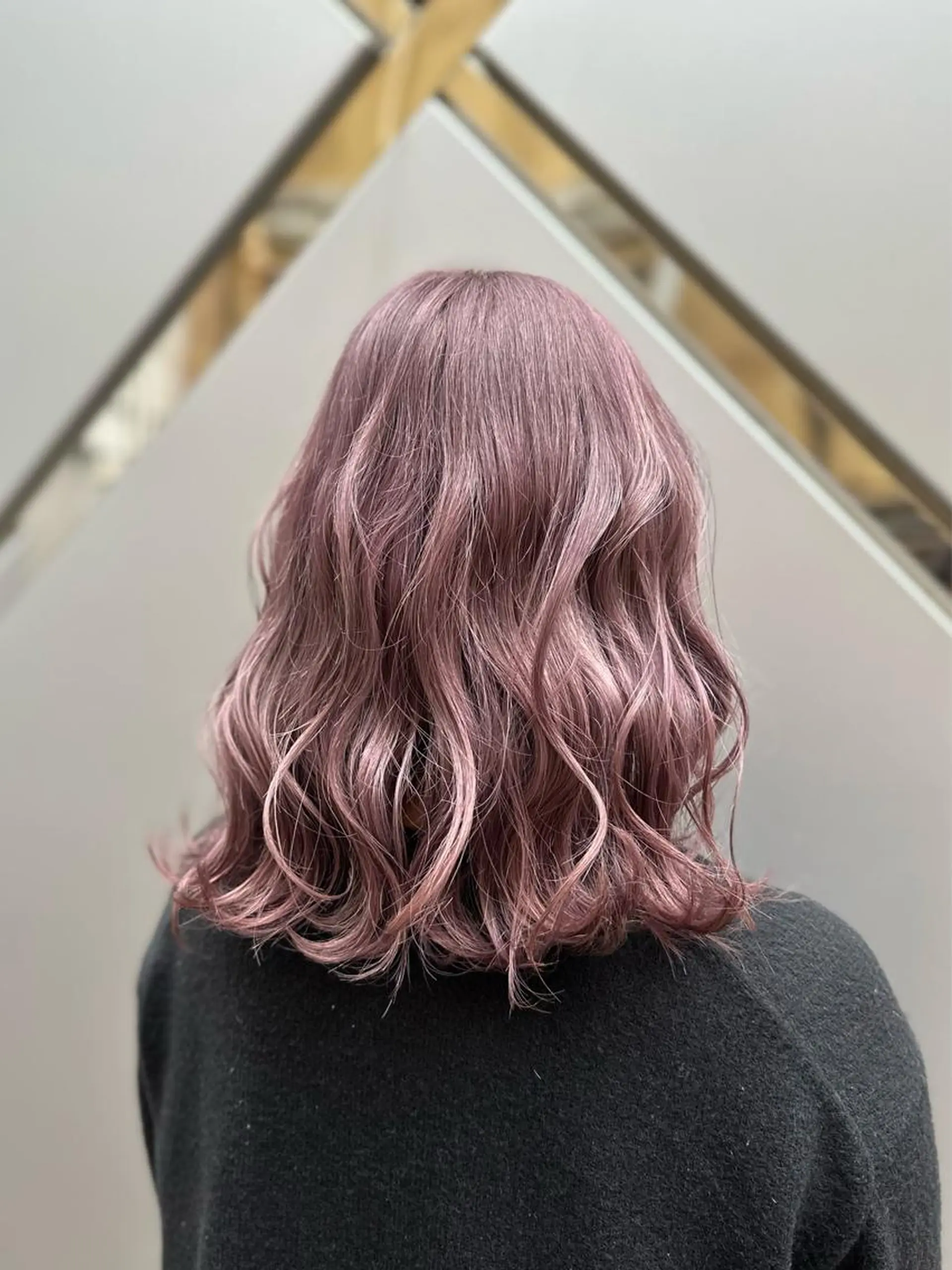 ミディアム カラー ダブルカラー ラベンダーカラー ピンクカラー ピンクラベンダー レイヤー/グレージュ メンズパーマのヘアスタイル