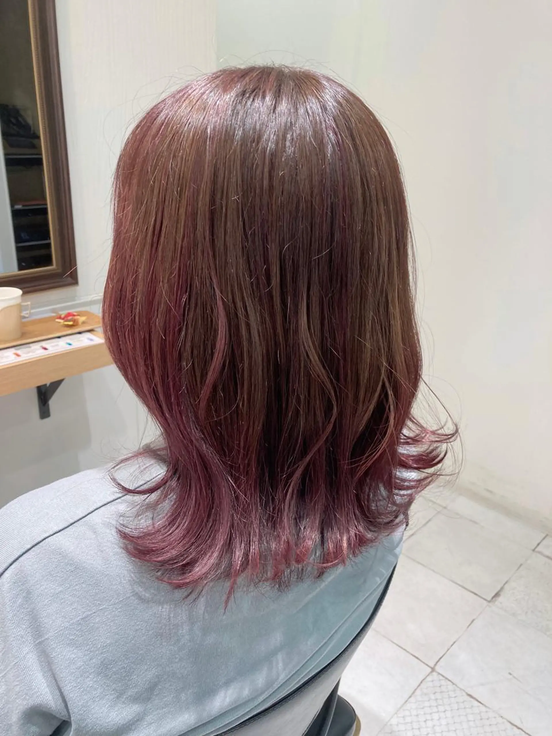 ミディアム カラー バレイヤージュ ブリーチ ラベンダーカラー ラベンダーピンク ピンクカラー カット ヘアカラー トリートメント 大野 まゆのヘアスタイル