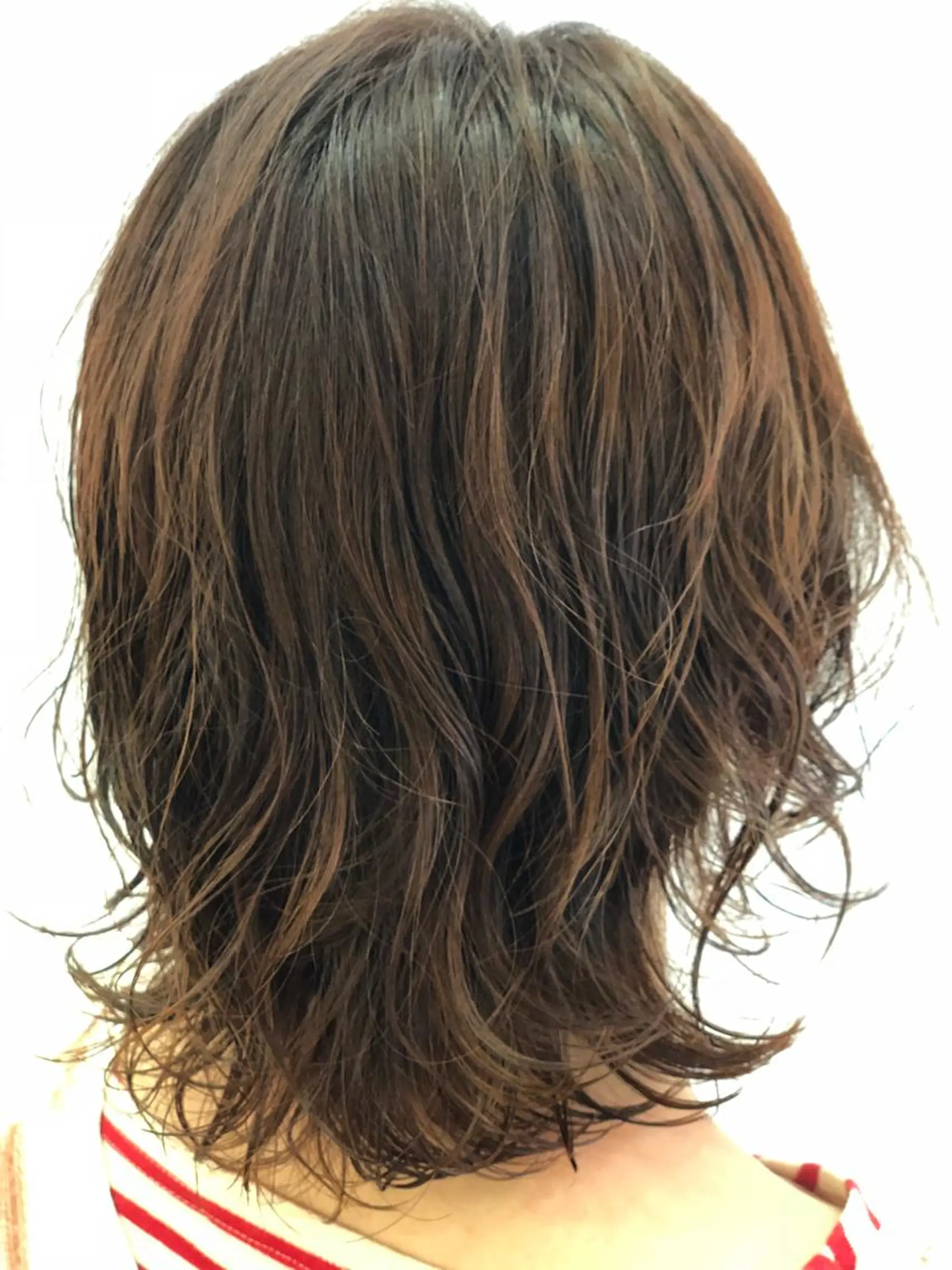 ミディアム カラー パーマ ブラウンカラー ピンクカラー レイヤーカット ウルフカット kawabe maikoのヘアスタイル