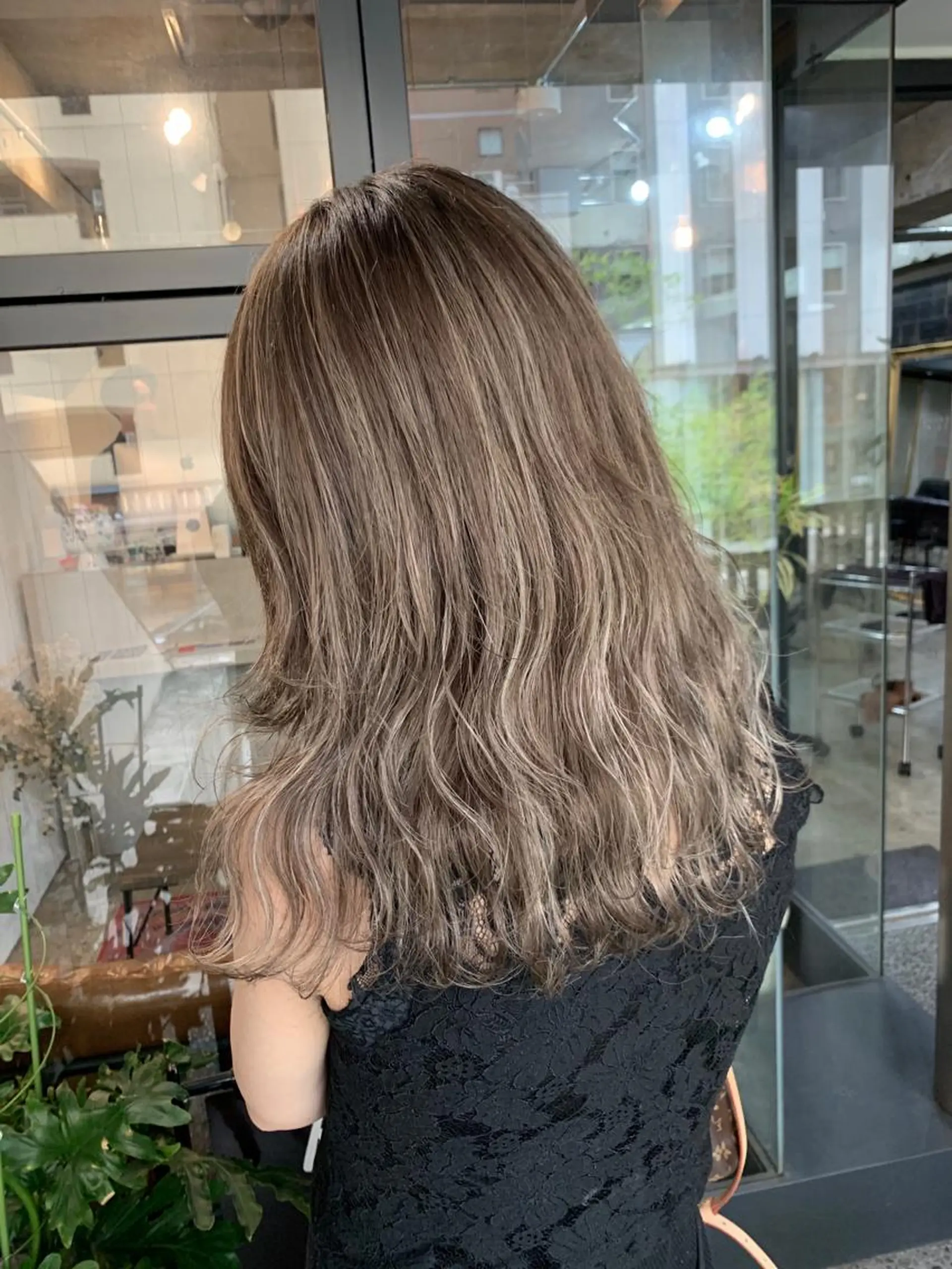 ミディアム カラー SOA所属・西村あきや トレンド韓国ヘアのヘアスタイル