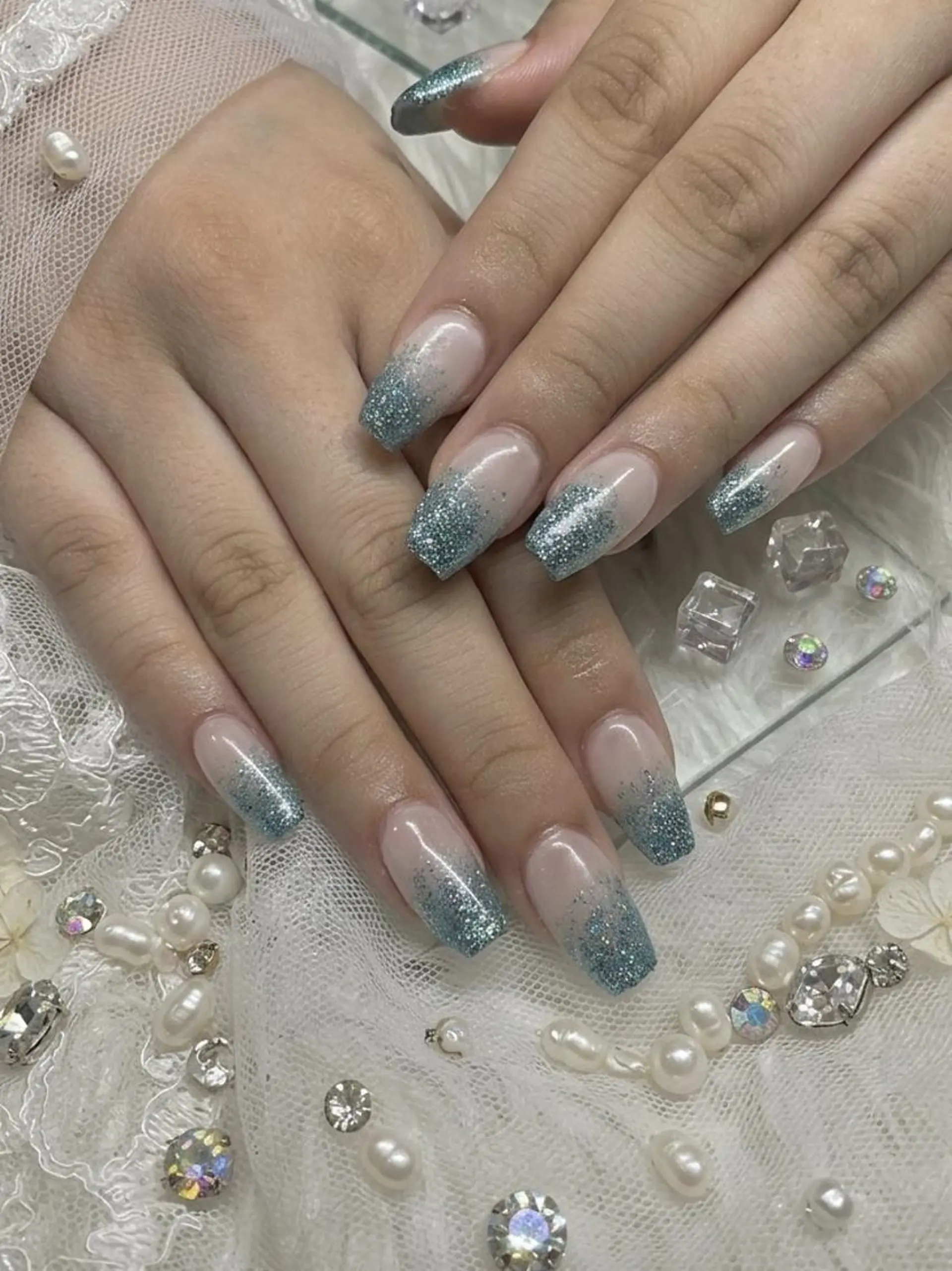 ネイル ブルー ラメ(グリッター) ニュアンスネイル シンプルネイル ハンドネイル UNABOMBA (24時間営業)のネイルデザイン