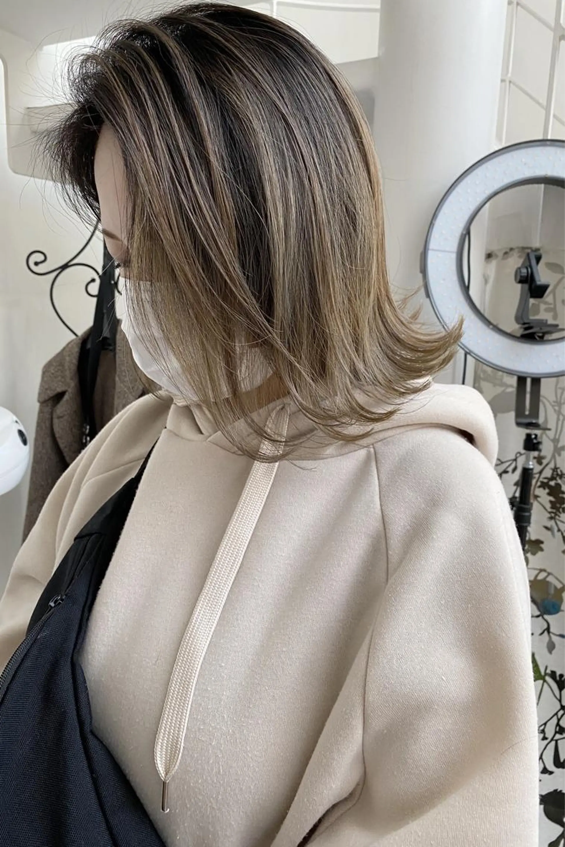 ミディアム 髪質改善カラー× 美髪ストレート前出のヘアスタイル