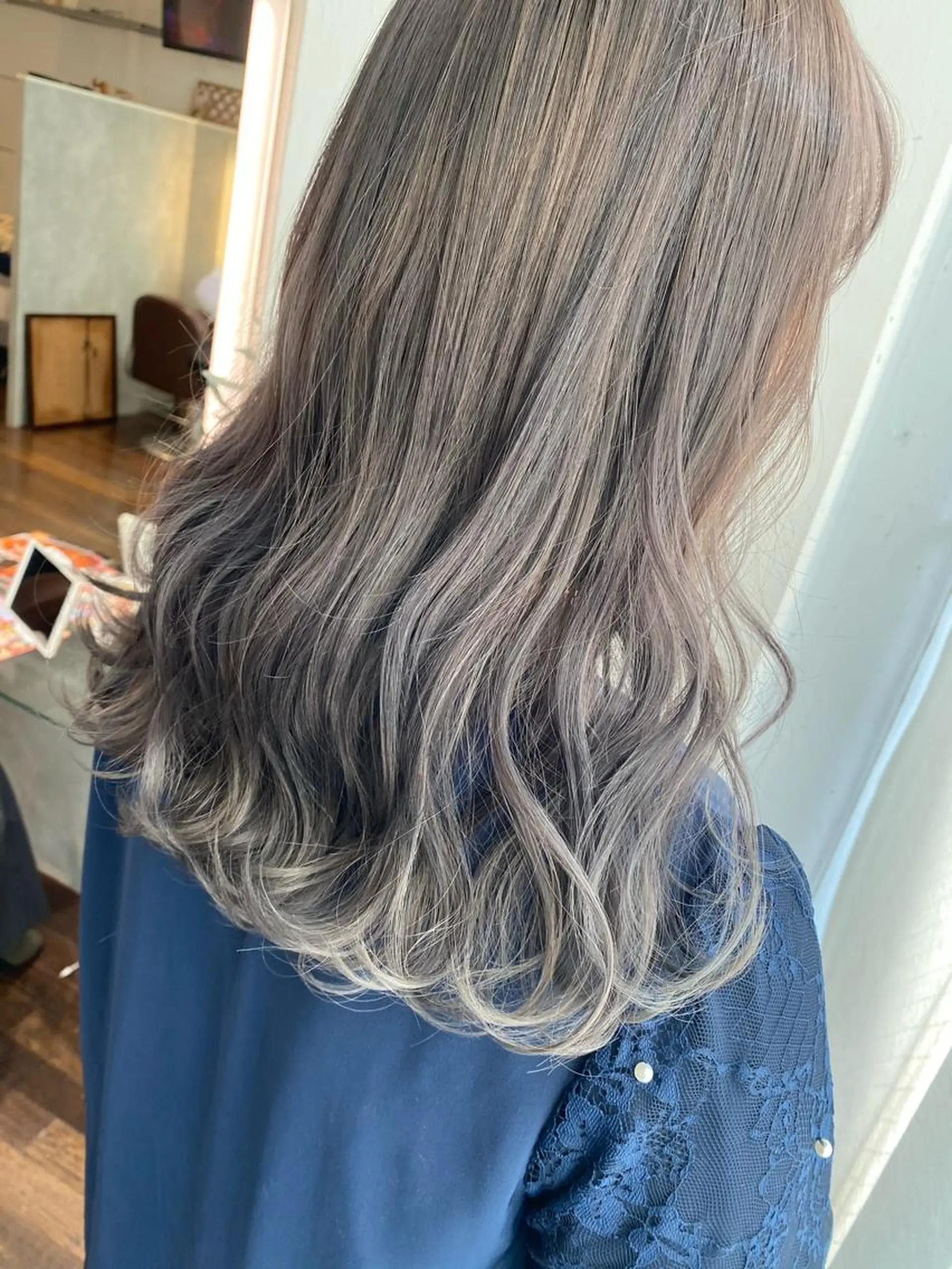 ミディアム カラー グレージュ chic.🍋 Kirariのヘアスタイル