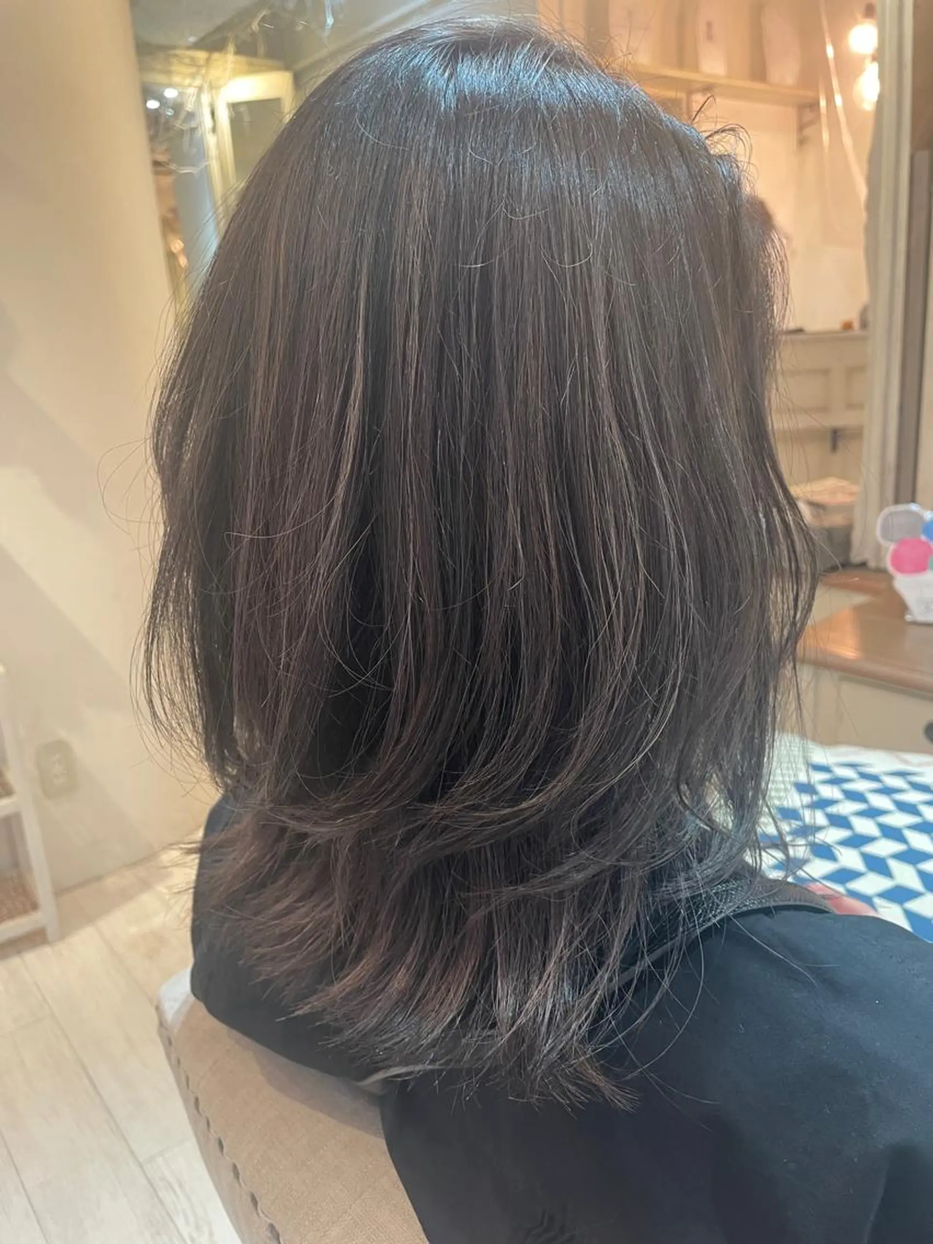 ミディアム カラー HATSUMEI 勅使瓦　祥のヘアスタイル