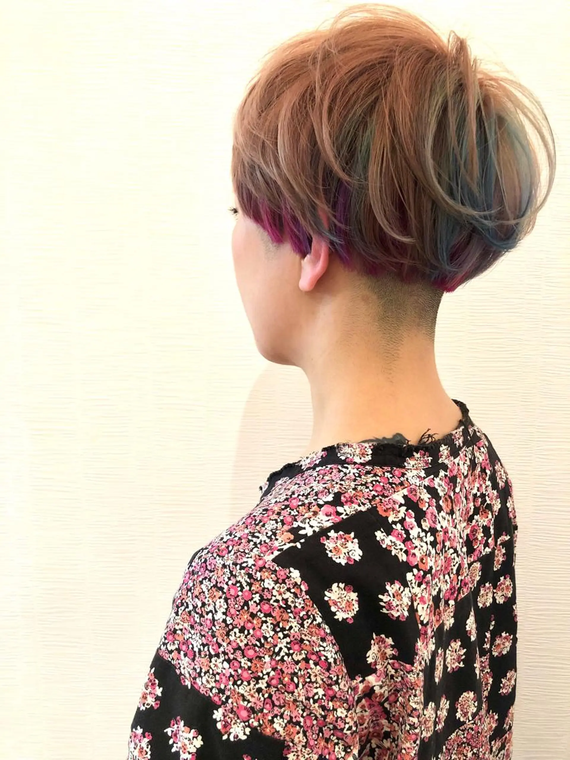 ショート カラー ブリーチ ピンクカラー ヘアカラー トリートメント 平川 友希子のヘアスタイル