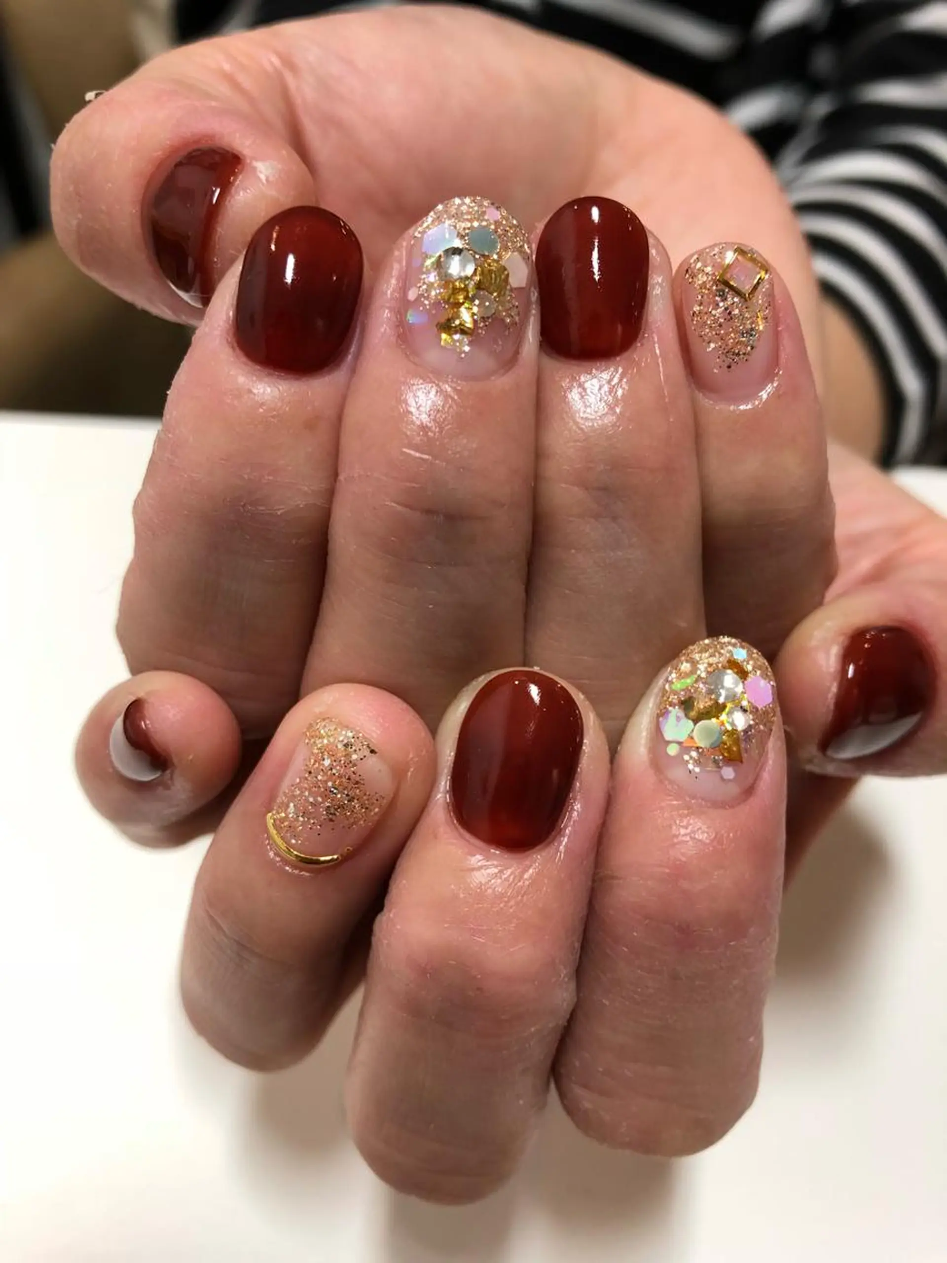 ネイル ブラウン ゴールド ラメ(グリッター) シンプルネイル shelf ⭐︎のネイルデザイン