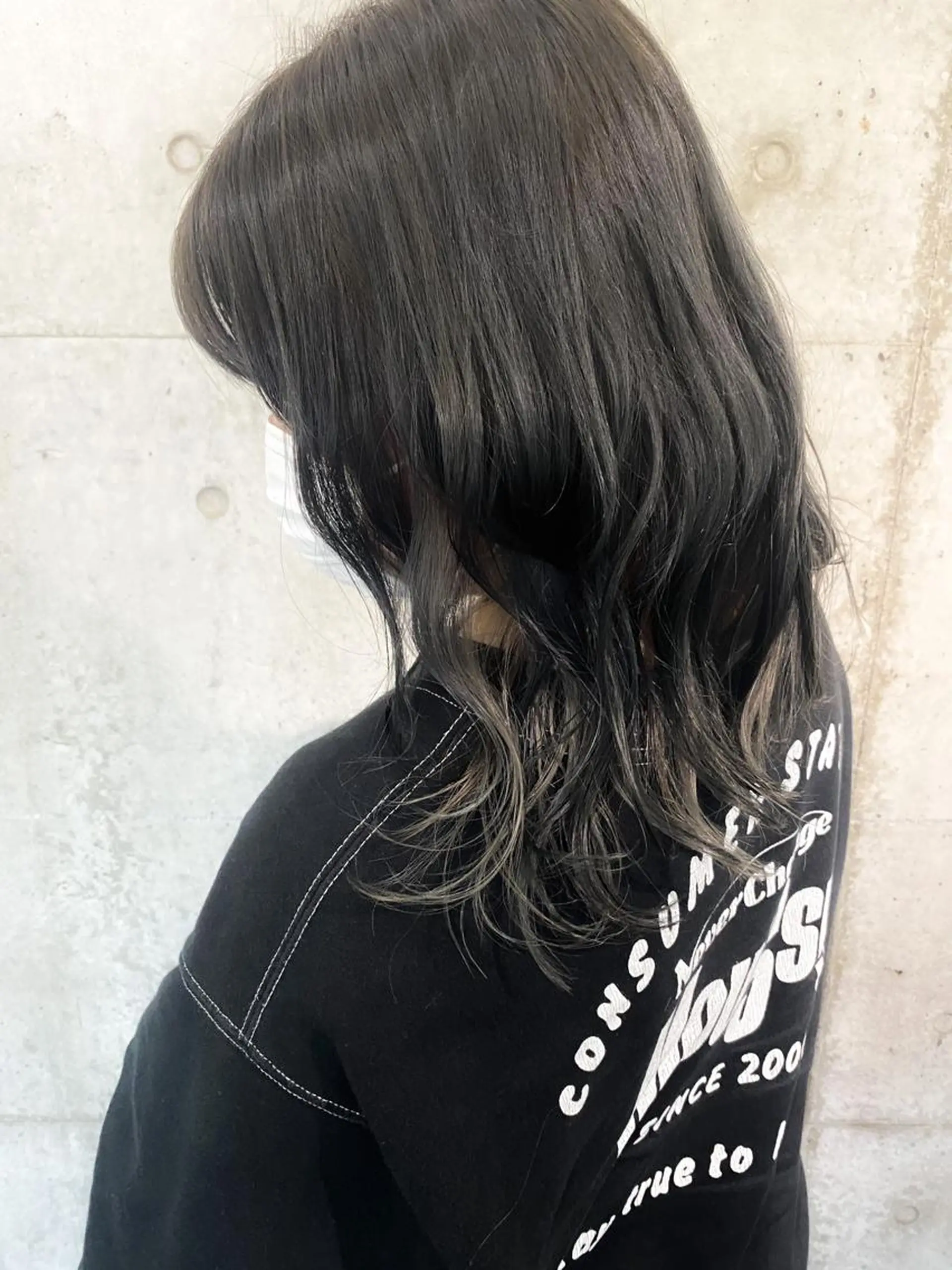 セミロング 秋月 亜耶のヘアスタイル