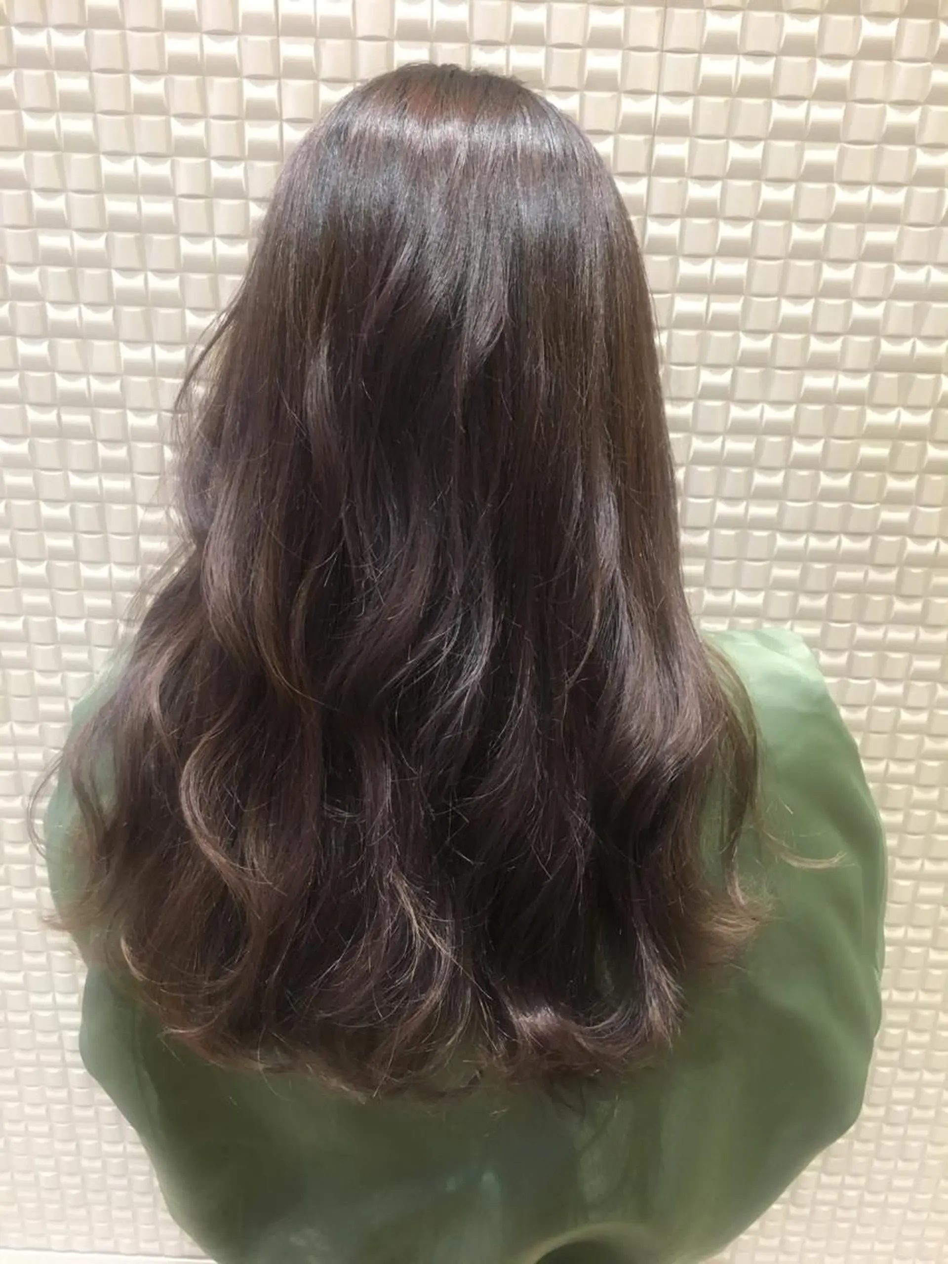 セミロング カラー アッシュ 透明感カラー ハイライトカラー パープルカラー パープルアッシュ カット ヘアカラー トリートメント scene. haraのヘアスタイル