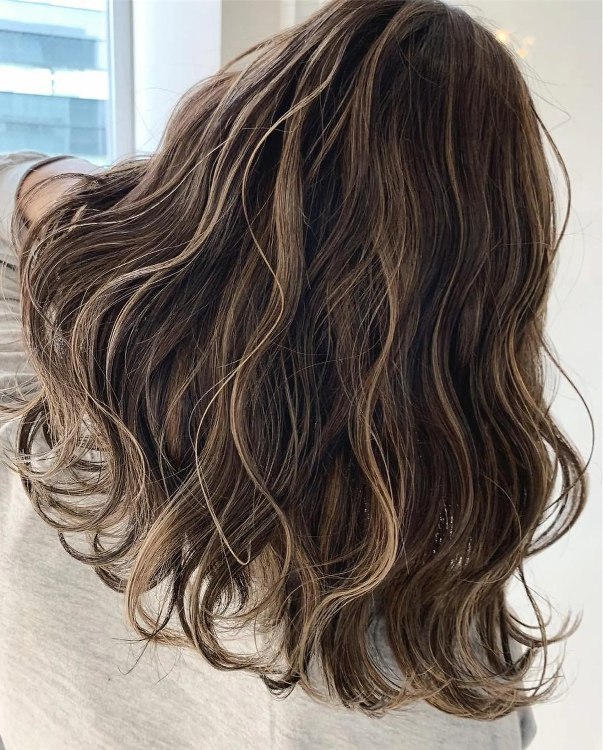 ミディアム カラー ヘアアレンジ バレイヤージュ グラデーションカラー ハイライトカラー 外国人風カラー ハイライト 阿部 圭悟のヘアスタイル