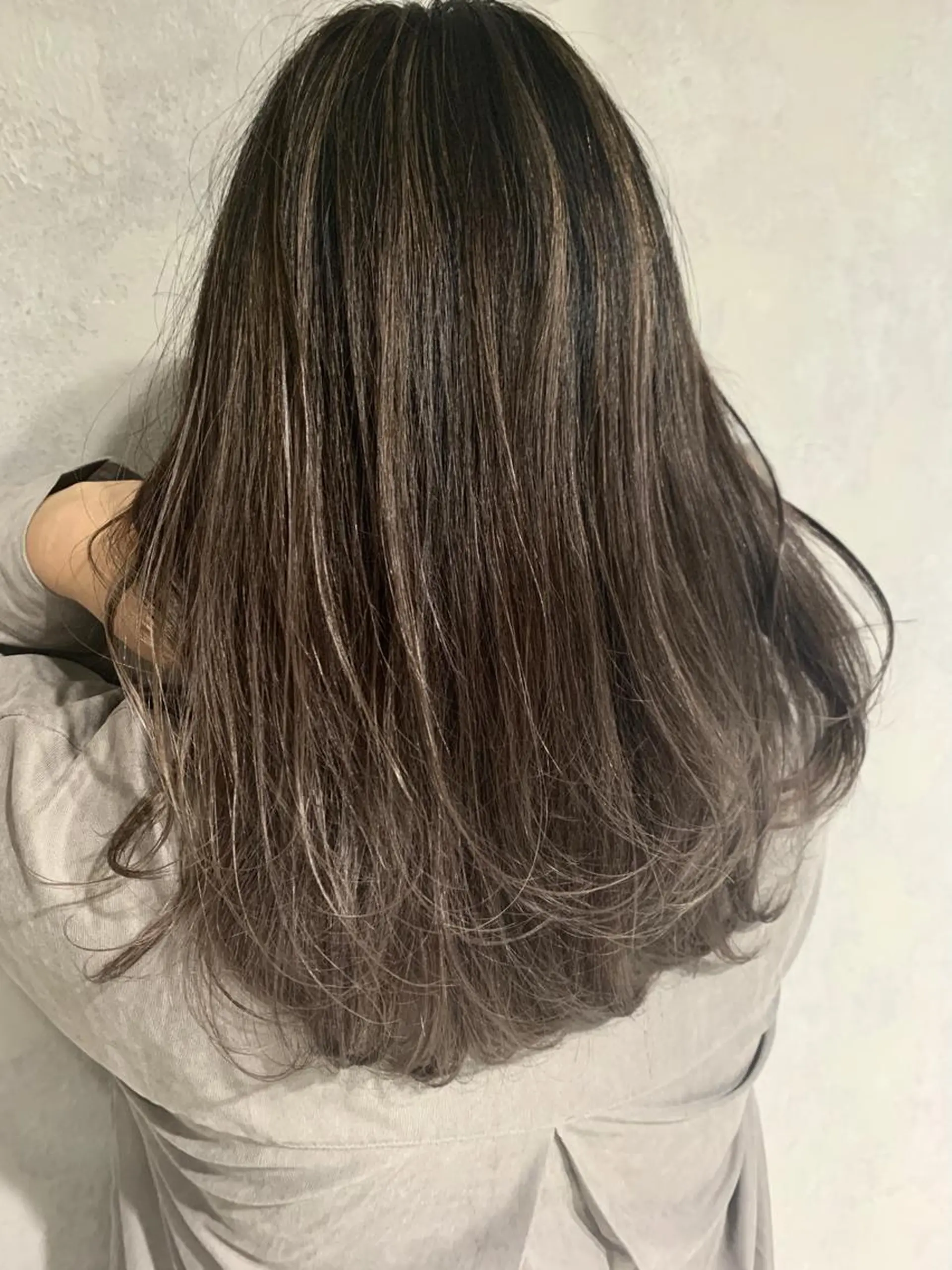 セミロング カラー ヘアアレンジ バレイヤージュ デザインカラー ハイライトカラー ハイライト レイヤーカット ヘアカラー トリートメント 岡崎勇人/レイヤー/ 韓国/ケラチンTRのヘアスタイル