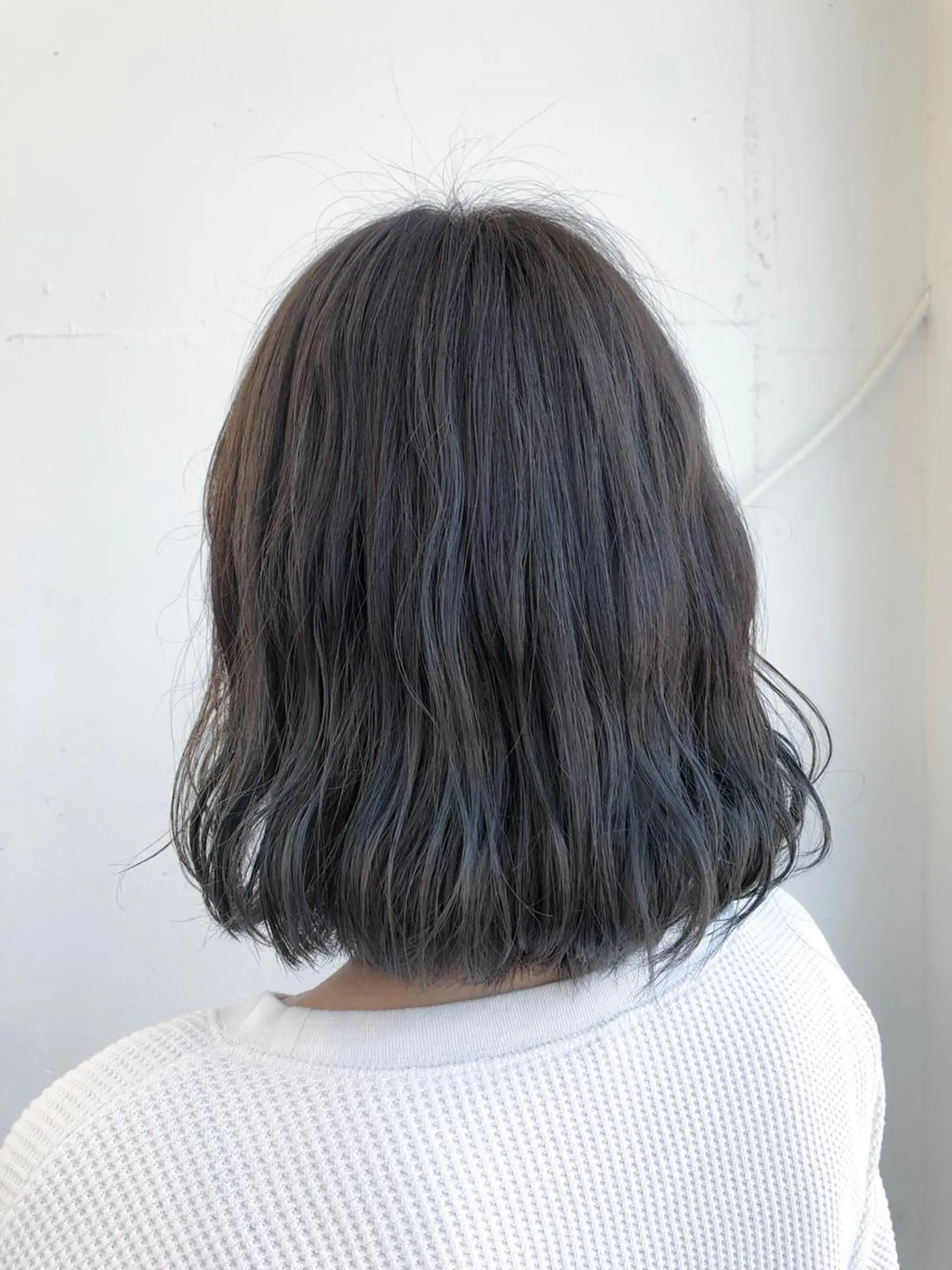 ミディアム カラー バレイヤージュ ブリーチ グラデーションカラー グレージュ レイヤーカット un所属・un 溝の口 伊豆本のマツエク・マツパデザイン