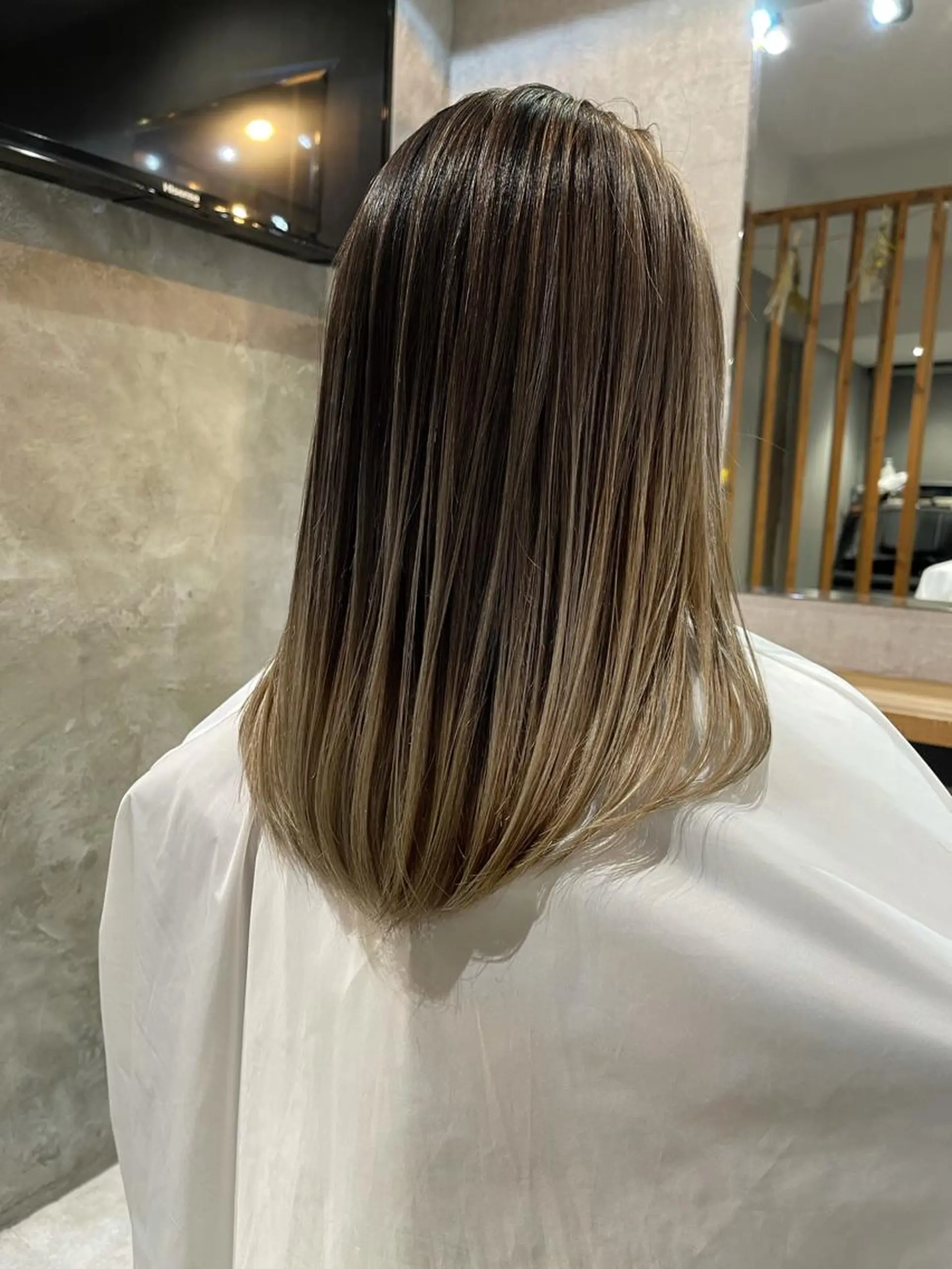 セミロング カラー グラデーションカラー ヘアカラー 松井那津子 /ハイライトブリーチのヘアスタイル