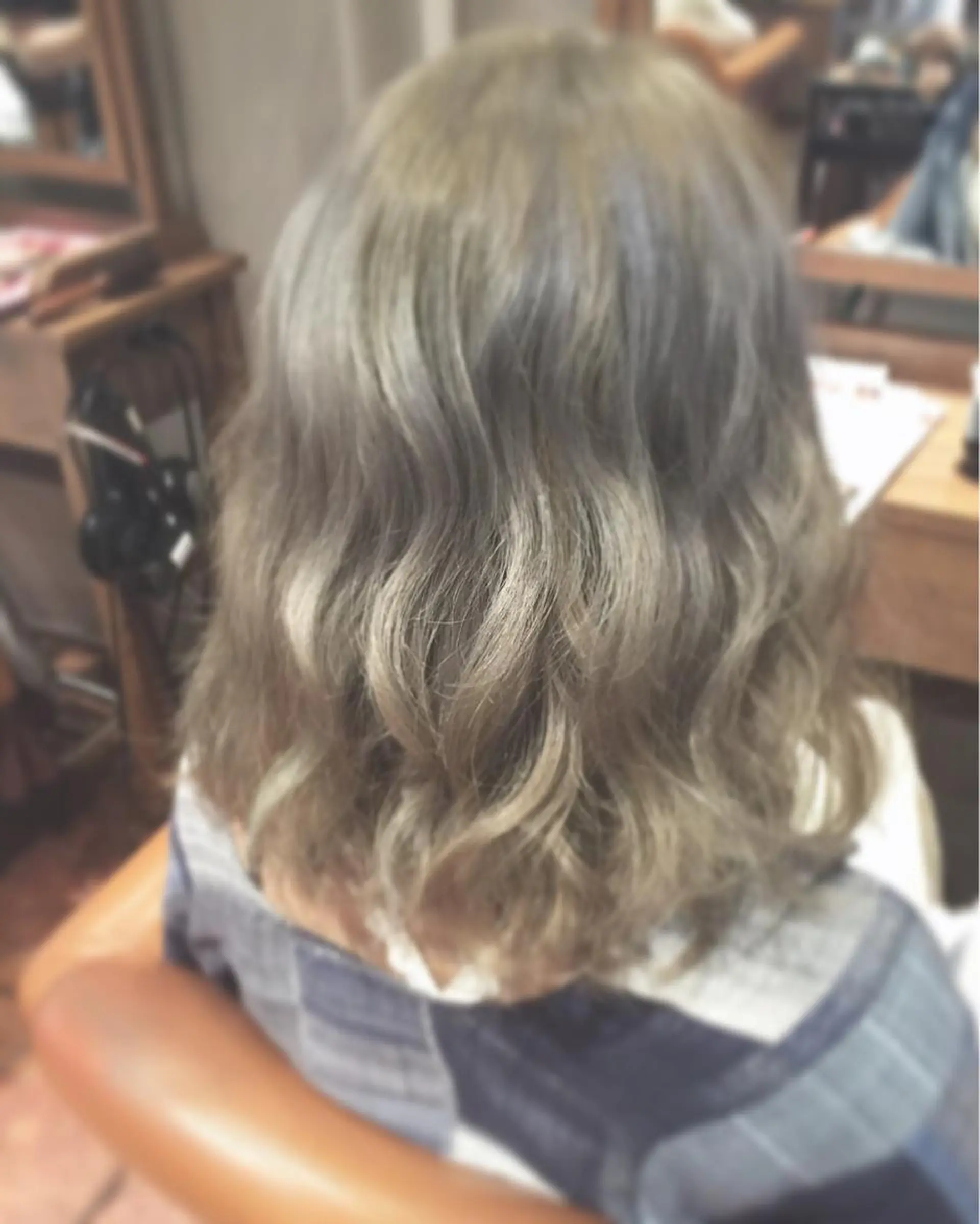 ミディアム セミロング カラー アッシュ シルバー シルバーアッシュ kazufumi ..のヘアスタイル