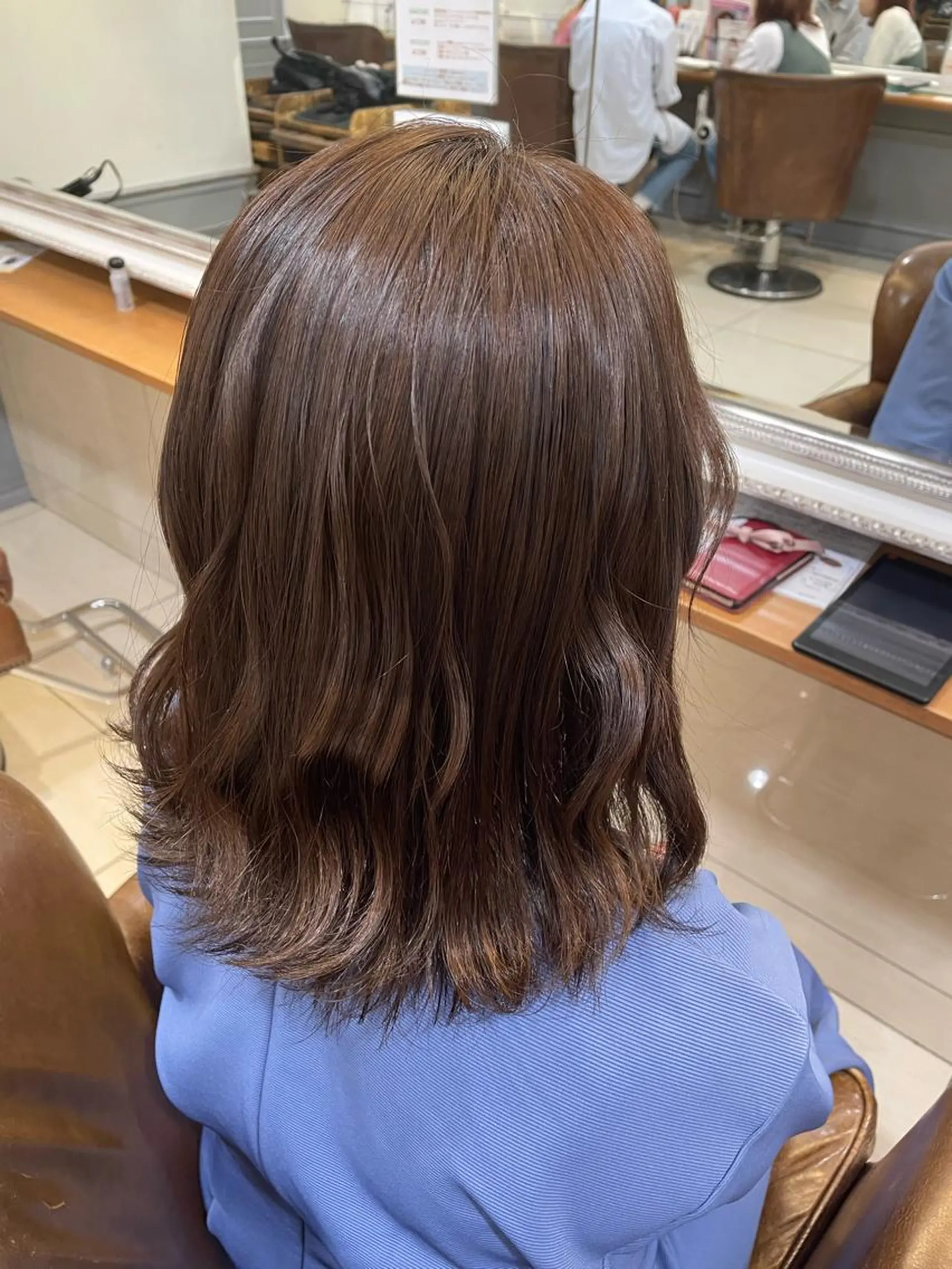 ミディアム カラー Neolive 千尋のヘアスタイル