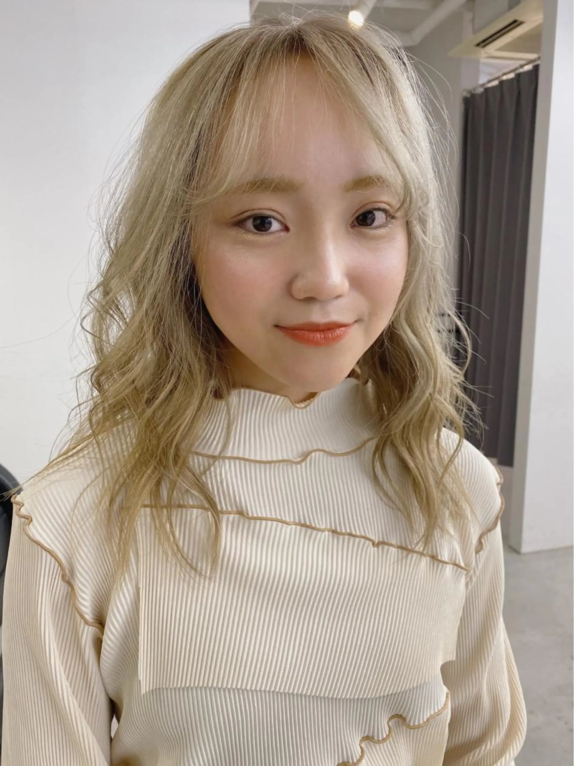 セミロング カラー ヘアアレンジ Flamme Annaのヘアスタイル