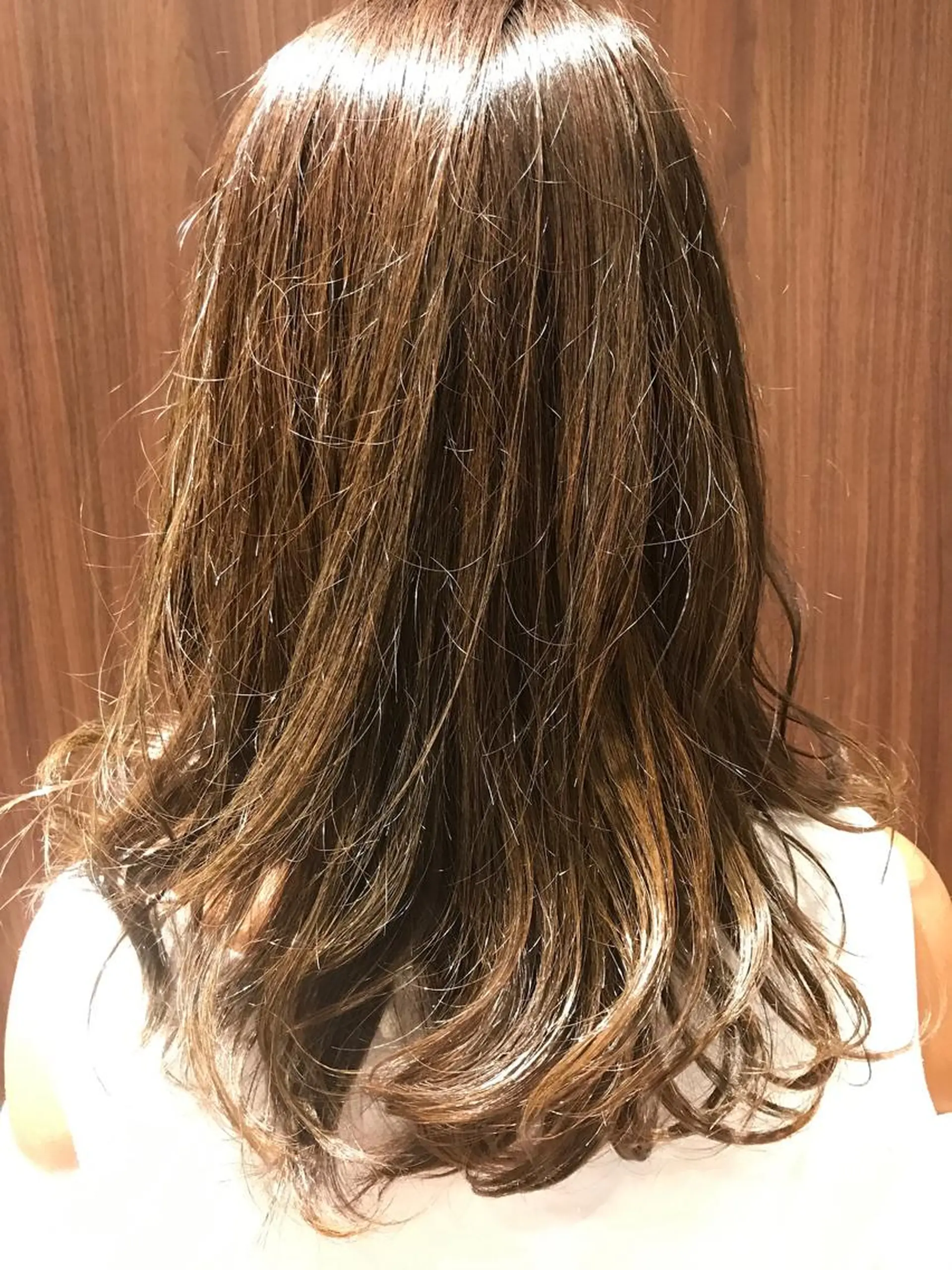 セミロング カラー パーマ グレージュ EARTH 志木店のヘアスタイル