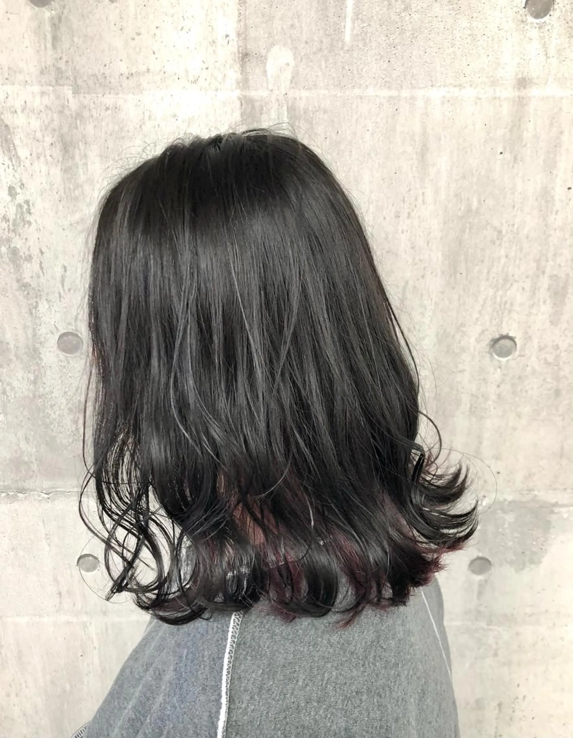 ミディアム カラー グレージュ アイスグレージュ インナーカラー ピンクカラー カット ヘアカラー トリートメント ショート、韓国メンズ ヘアのかつらぎのヘアスタイル