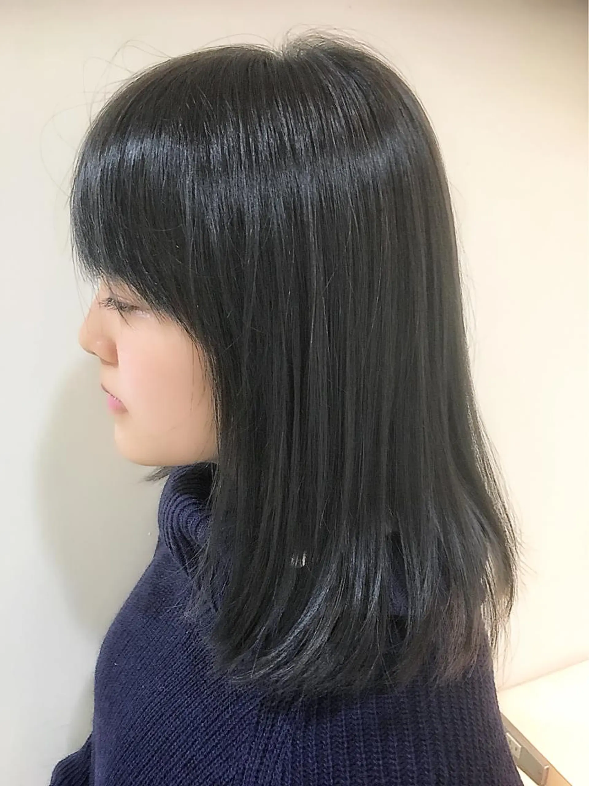 セミロング カラー アッシュ アッシュグレー ブリーチ ブリーチなしカラー 永井 大希のヘアスタイル