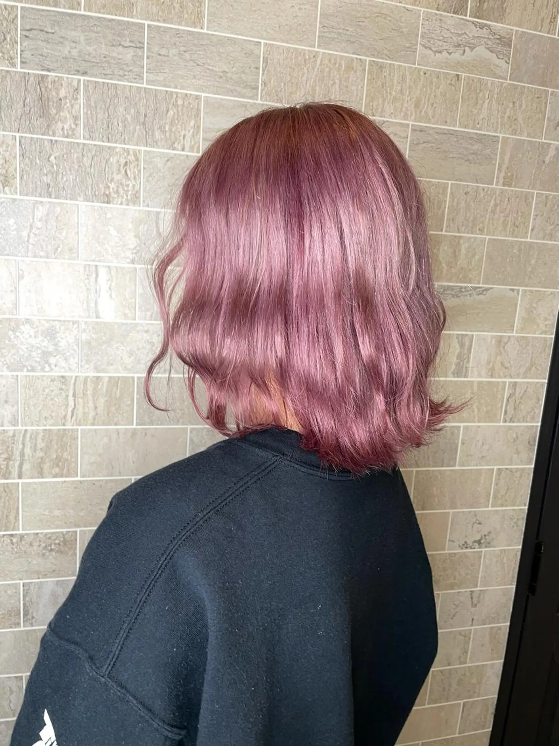 ミディアム ヘアカラー ブリーチ毛矯正.髪質 改善.髪にドラマをのヘアスタイル