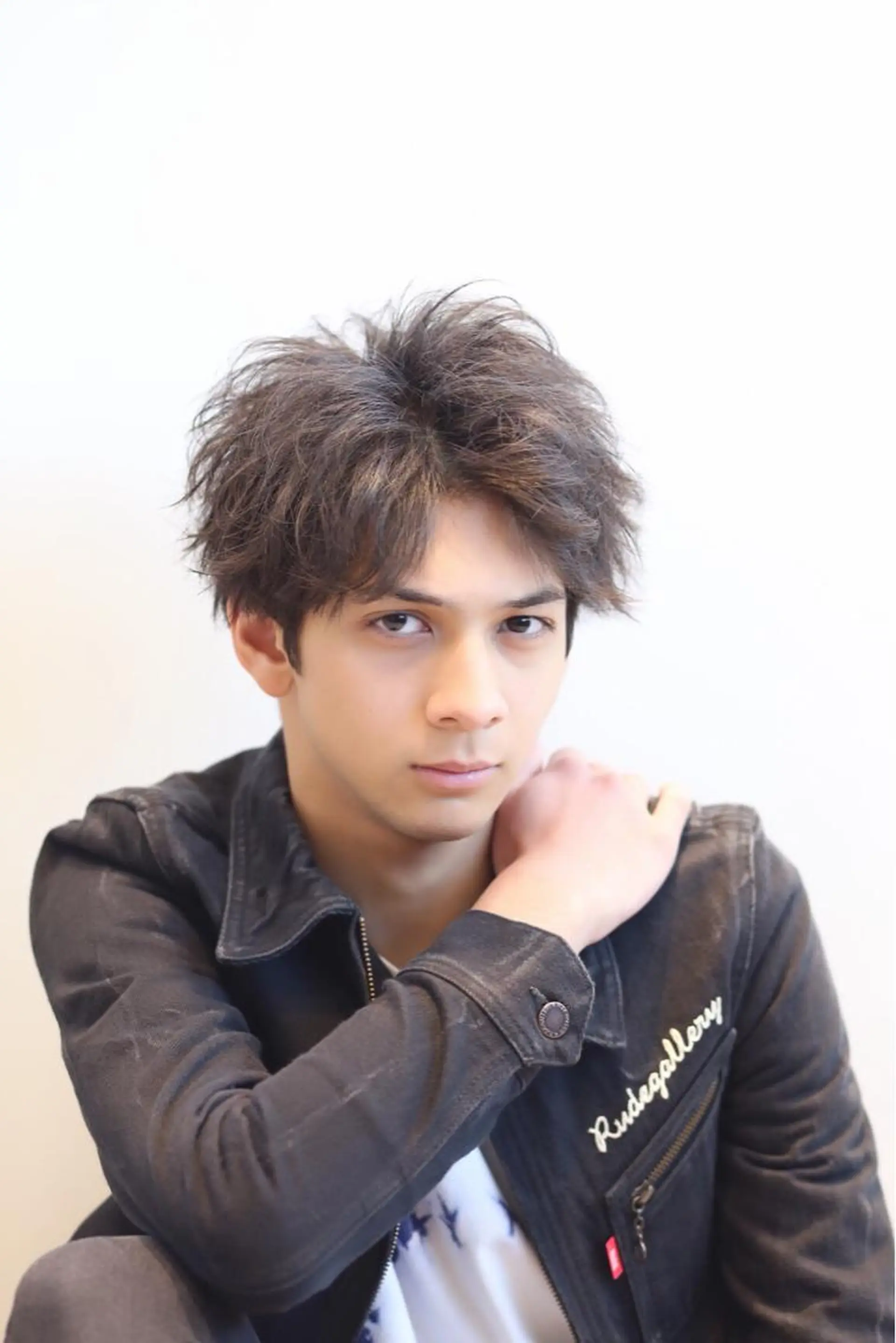 ミディアム カラー パーマ メンズ センターパート ✨上品レディーなヘア スタイルへ✨髙木諒也のヘアスタイル