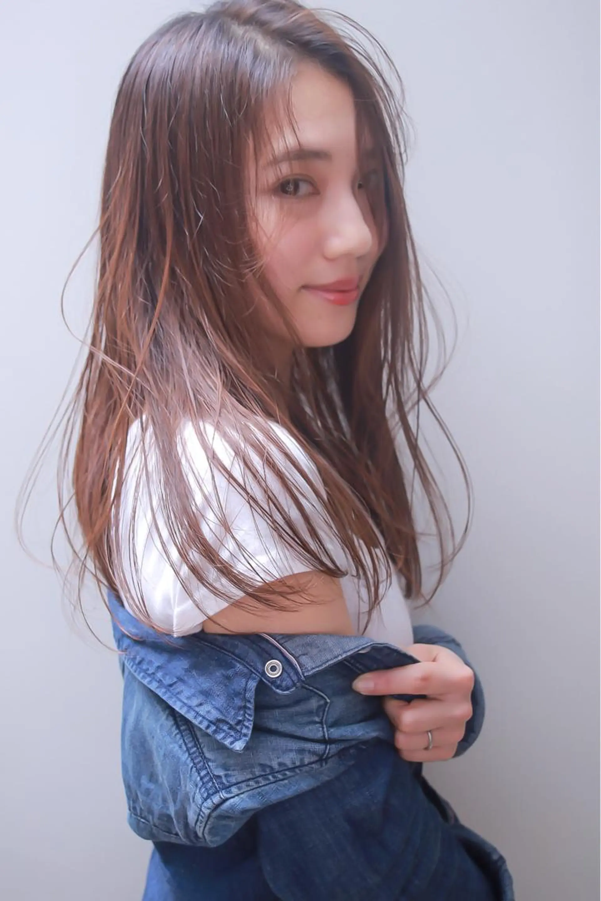 ロング カラー 伊藤 裕貴のヘアスタイル