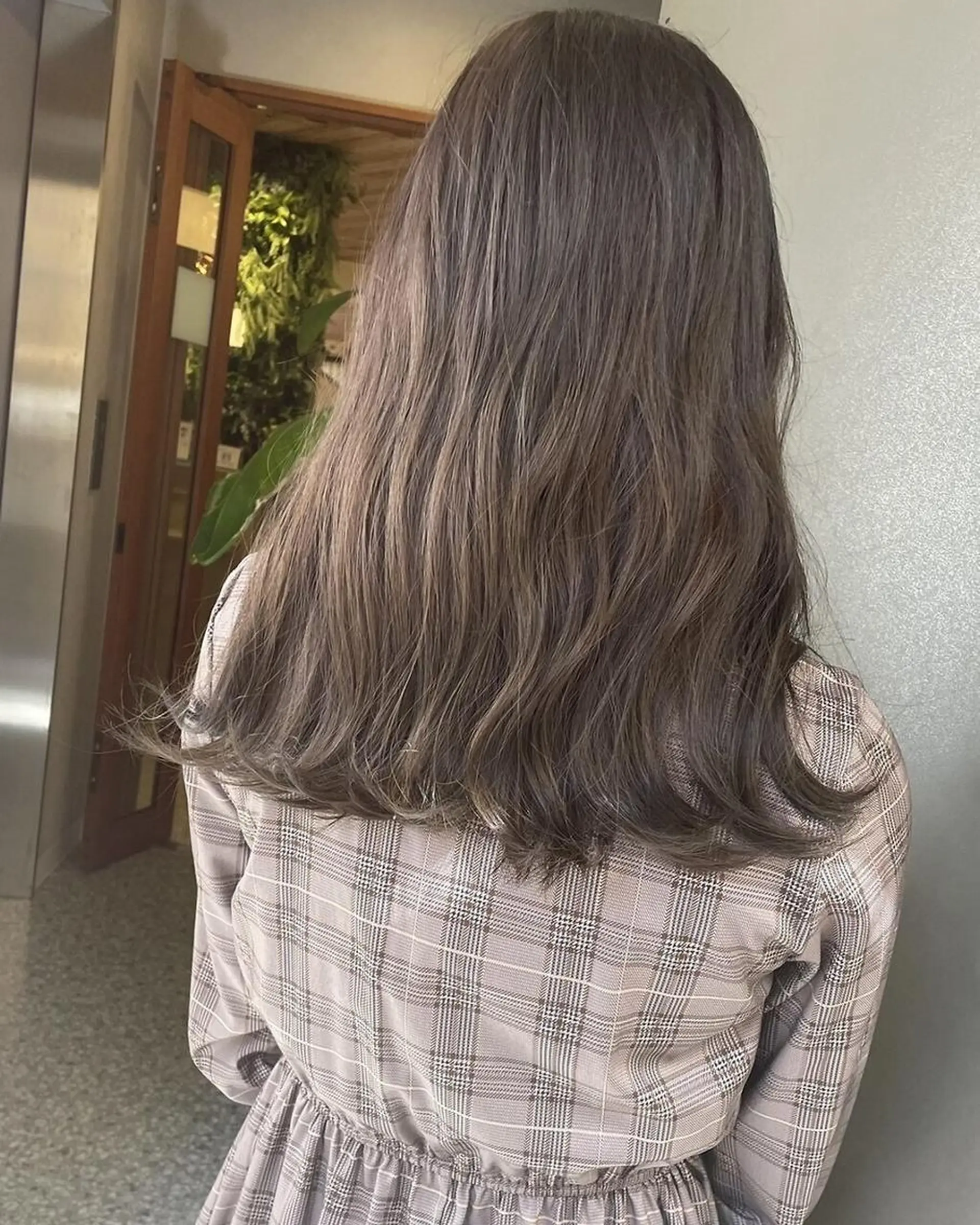 ロング カラー ブリーチ ブラウンカラー ショコラブラウン ダブルカラー ブリーチなしカラー TIGRE kamitoriのヘアスタイル