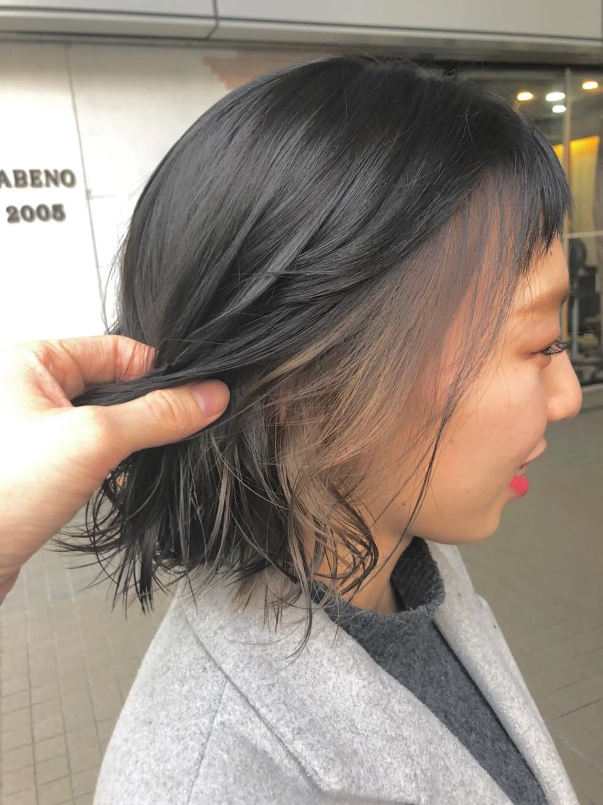 ショート カラー ベージュカラー インナーカラー ミルクティーベージュ カット ヘアカラー トリートメント SHAFT Ieiriのヘアスタイル