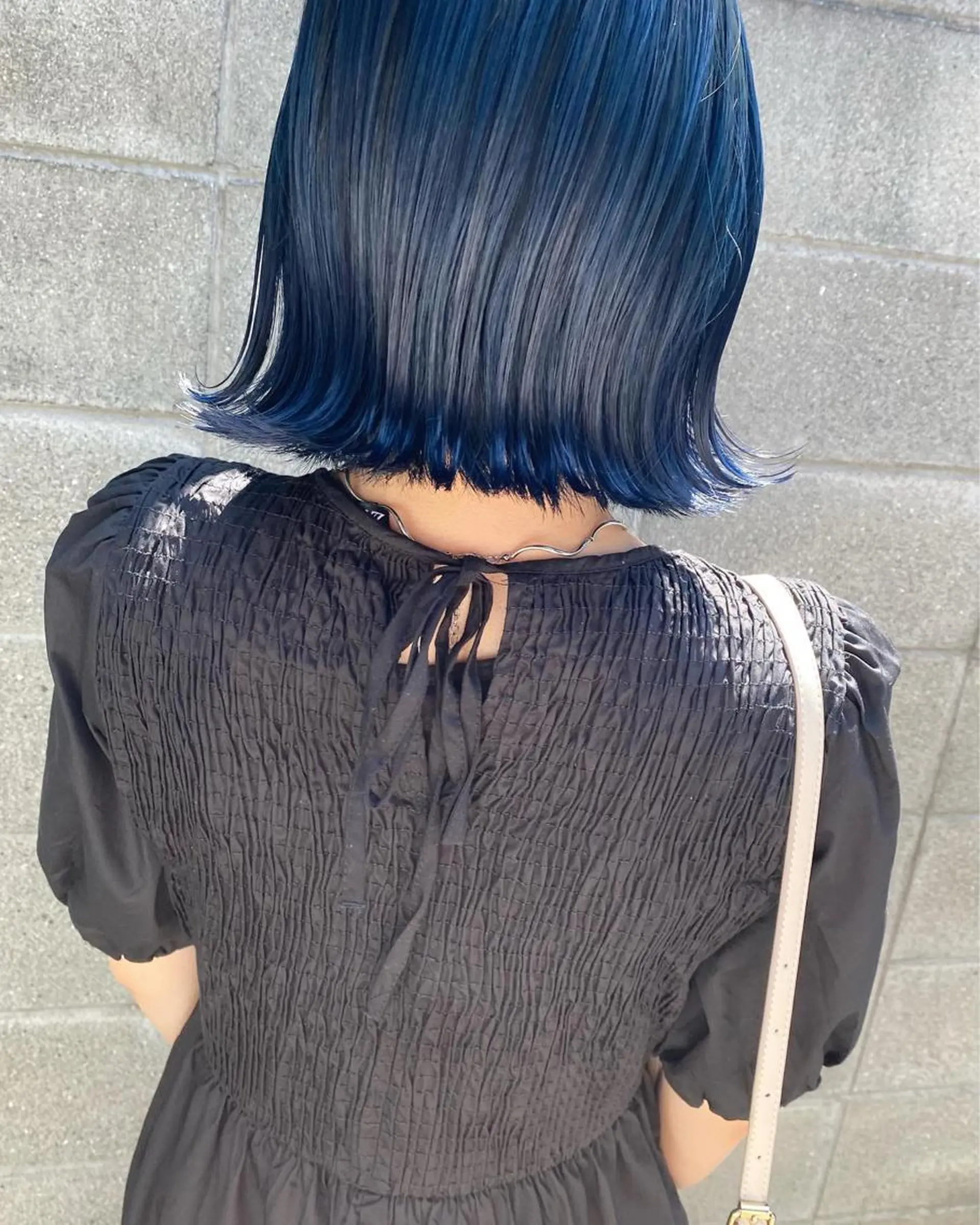 ショート カラー ブリーチ ブルーカラー tonari 梅田、中崎町のヘアスタイル