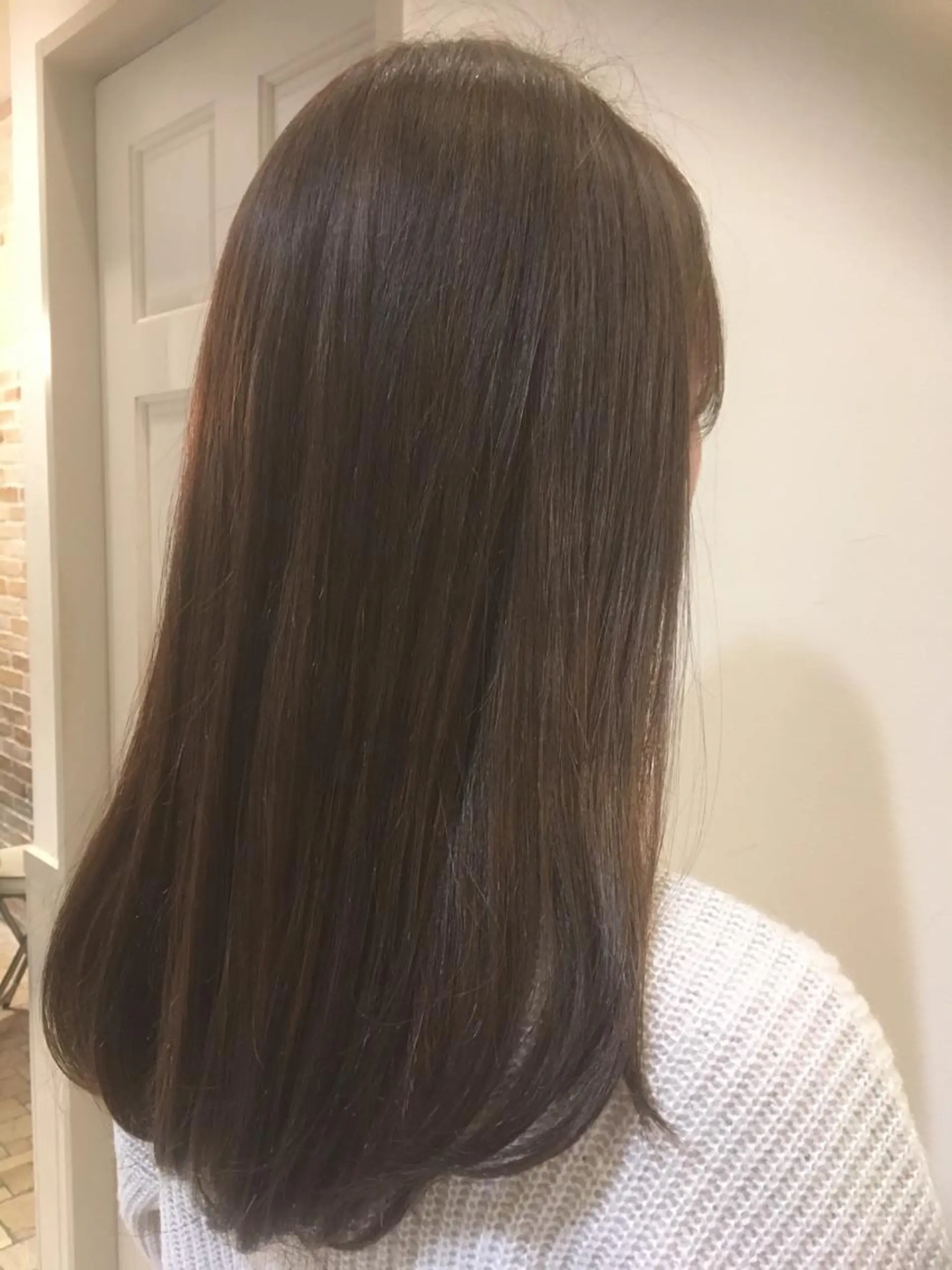 ロング カラー アッシュ ブリーチ 透明感カラー 新中 茉莉香の眉毛・アイブロウイメージ