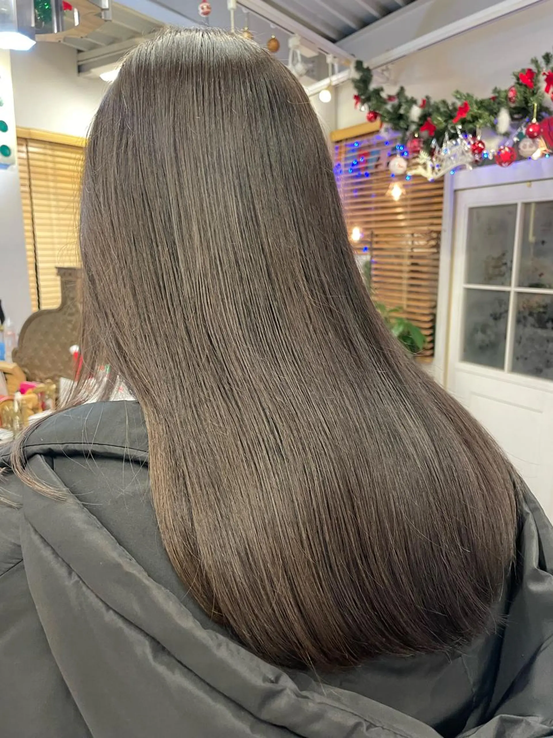 ロング カラー グレージュ インナーカラー 推し ブリーチ  髪質改善のヘアスタイル