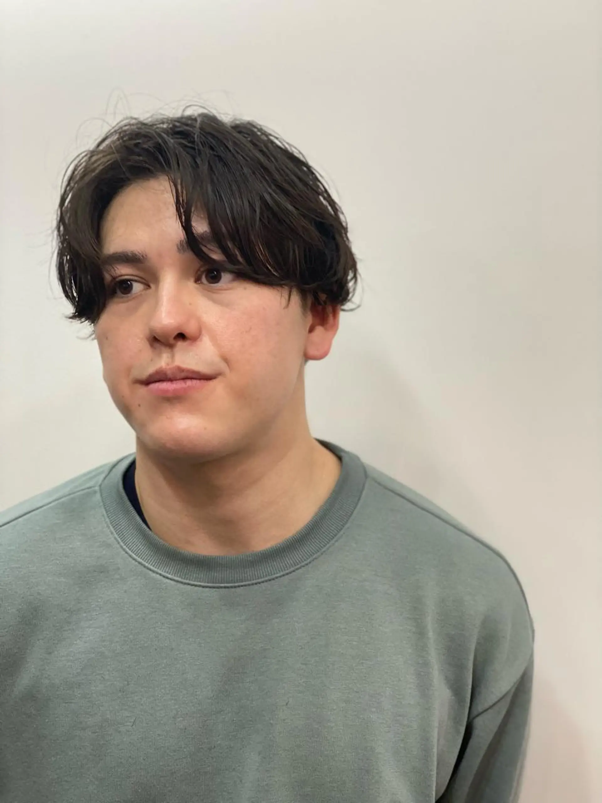 ミディアム パーマ メンズ ミディアムパーマ メンズパーマ カット パーマ トリートメント ブリーチカラー急募✨ KENICHIのヘアスタイル