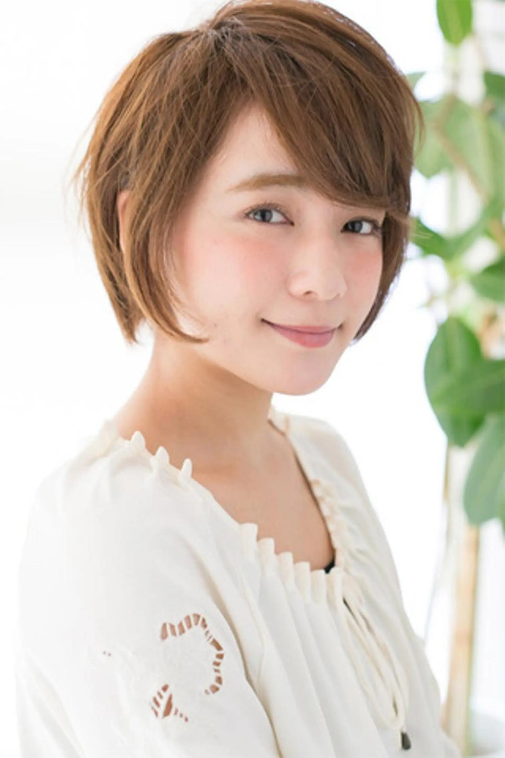 ミディアム ミディアムパーマ アッシュ ボブ 顔まわりレイヤー レイヤーカット 【公式】amble luxe池袋東口🩷のヘアスタイル