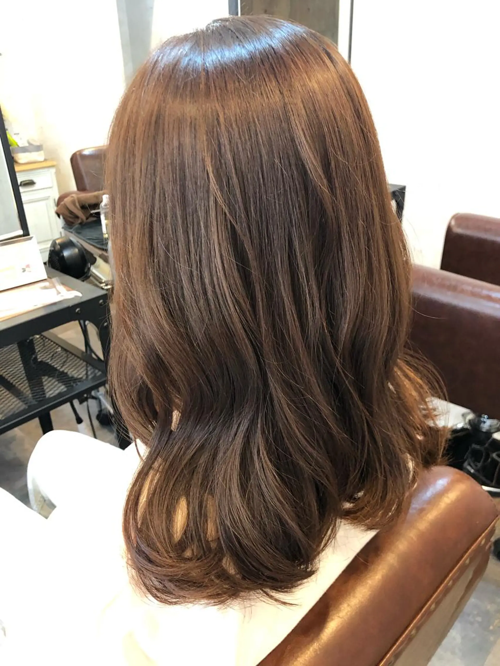 セミロング カラー 出雲 莉奈のヘアスタイル
