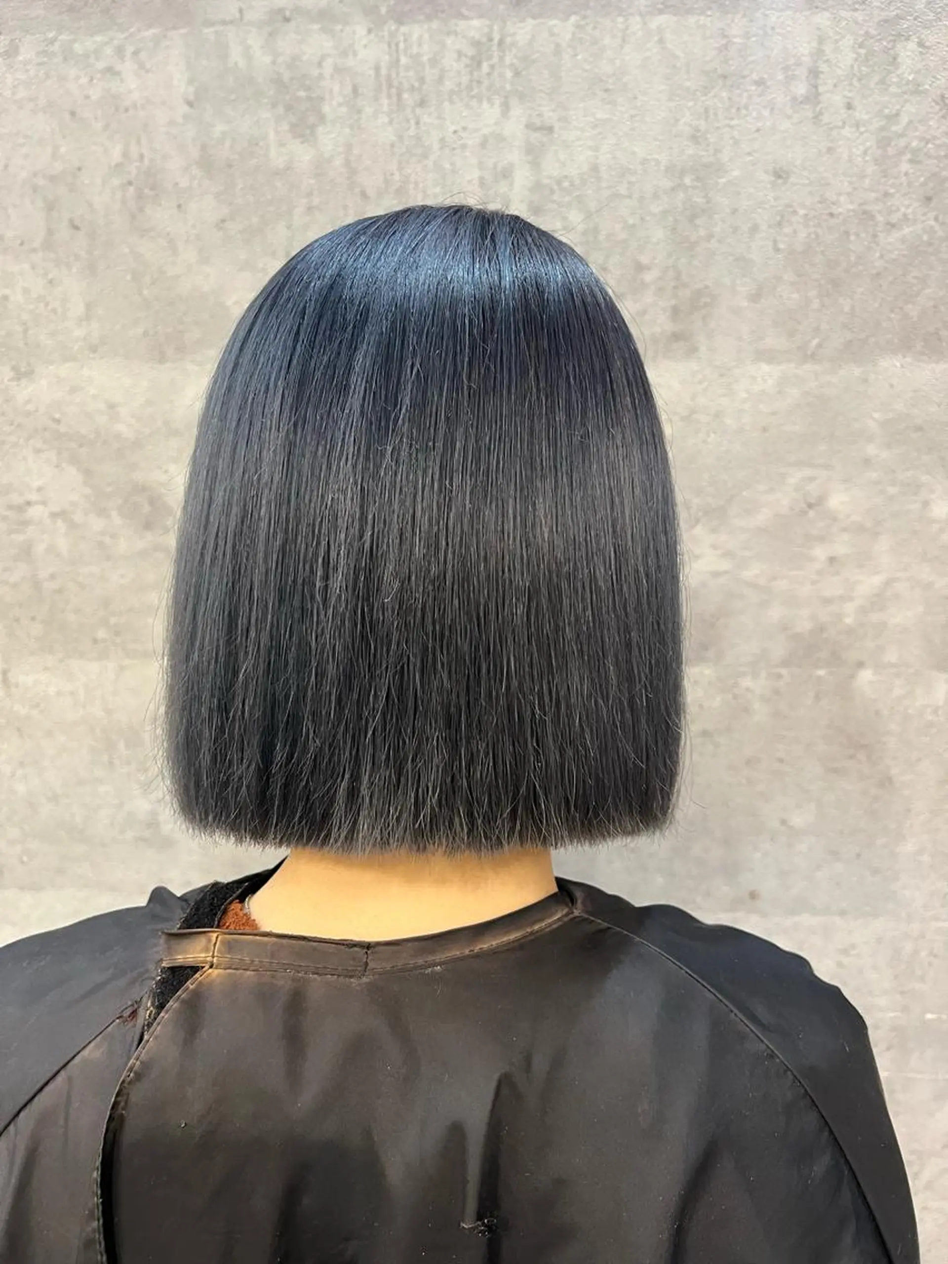 カラー 切りっぱなしボブ ブルーカラー ブルーグレー ボブ 難波/ハイトーン 🦋AOI🦋のヘアスタイル