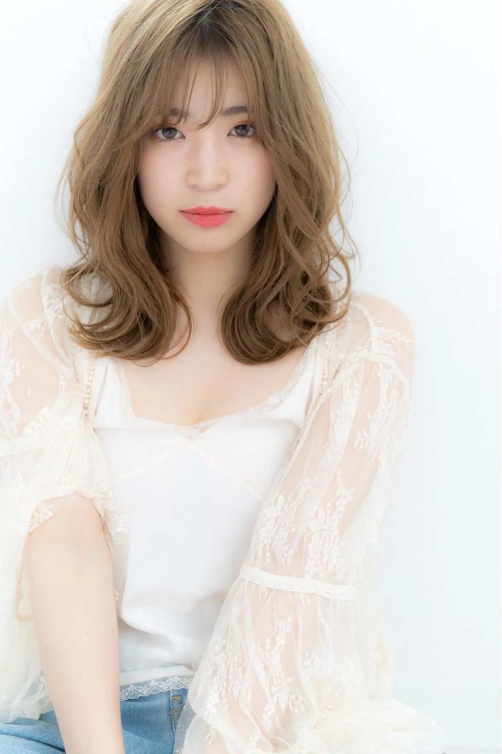 ミディアム カラー 鮮やかカラーと艶髪 美容師を目指すモリーのヘアスタイル