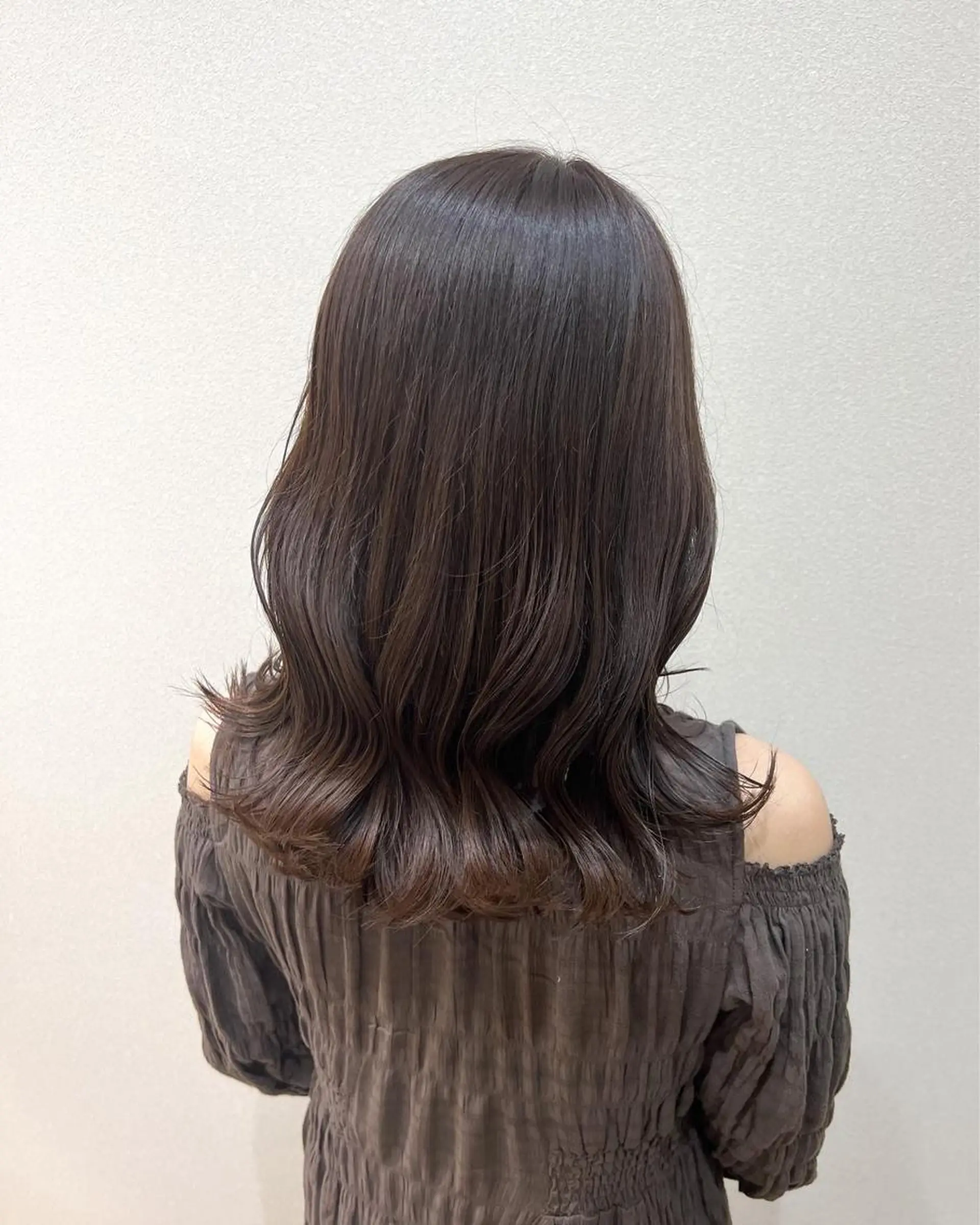 ミディアム カット ヘアカラー トリートメント ヘッドスパ mina .のヘアスタイル