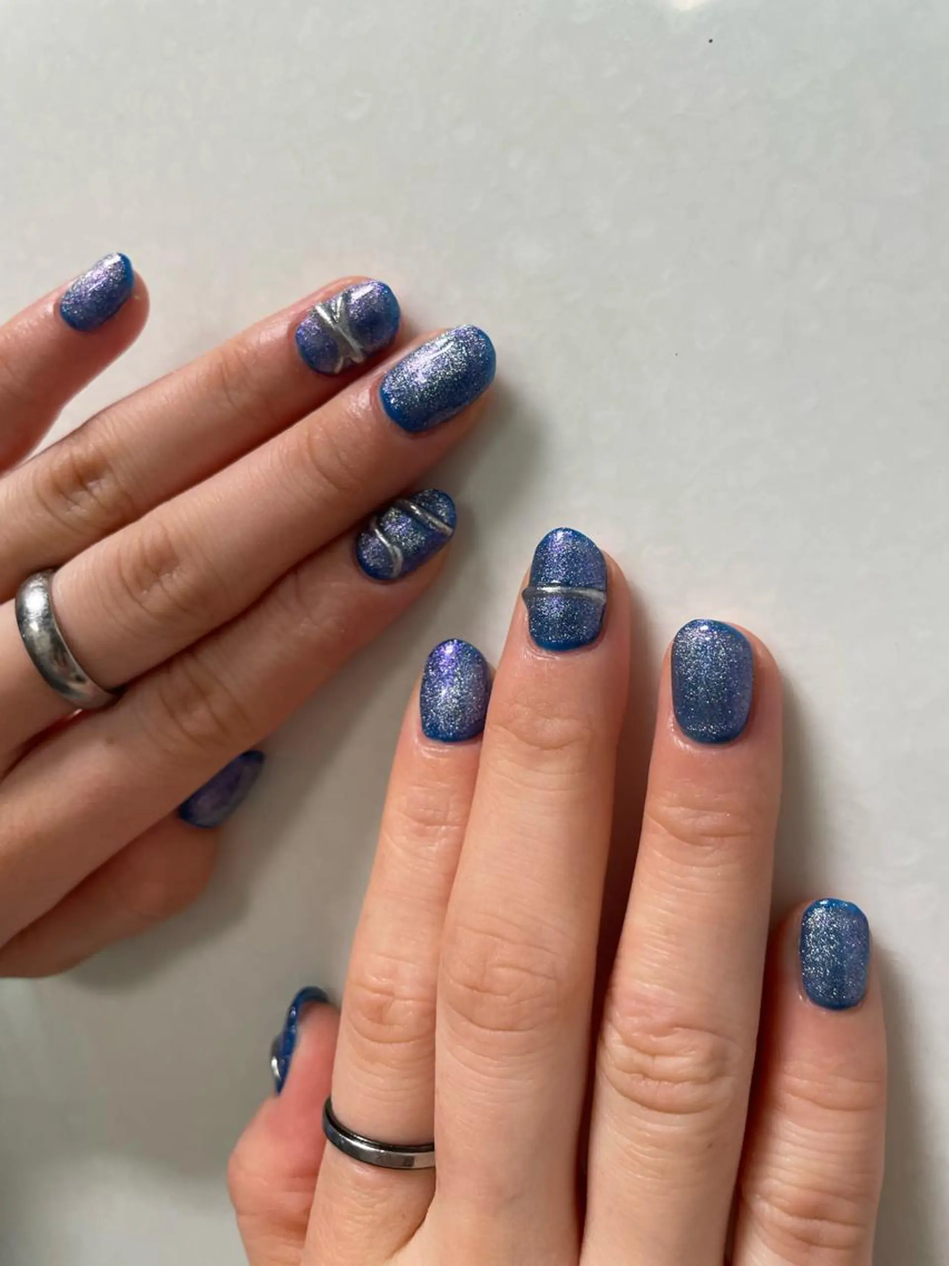 ネイル ミディアムネイル メンズネイル ワンカラーネイル 赤色 ‪るか/‪透明感 カラー/アレンジのヘアスタイル