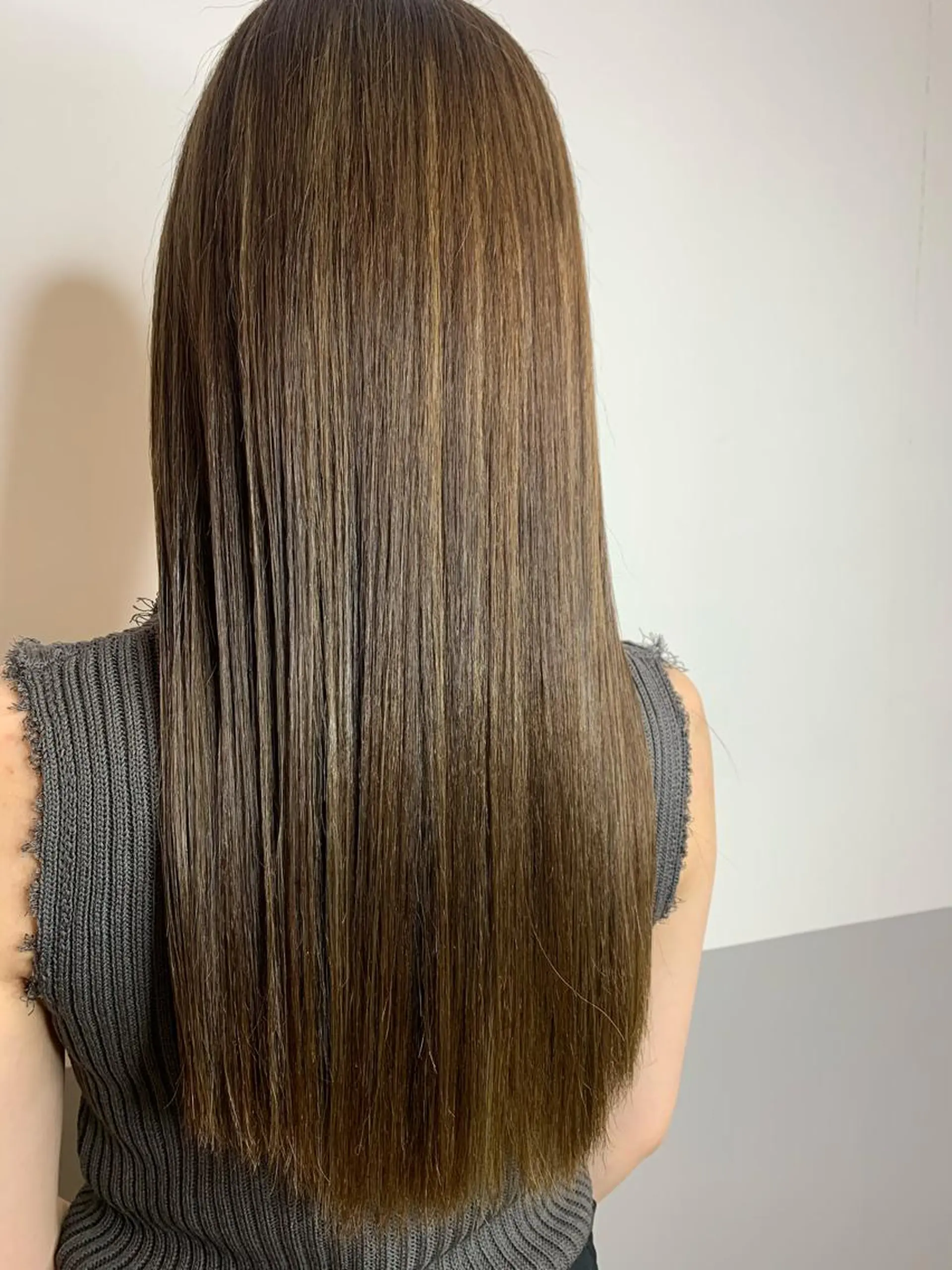 ロング カラー ブリーチ トリートメント トップ スタイリストのヘアスタイル