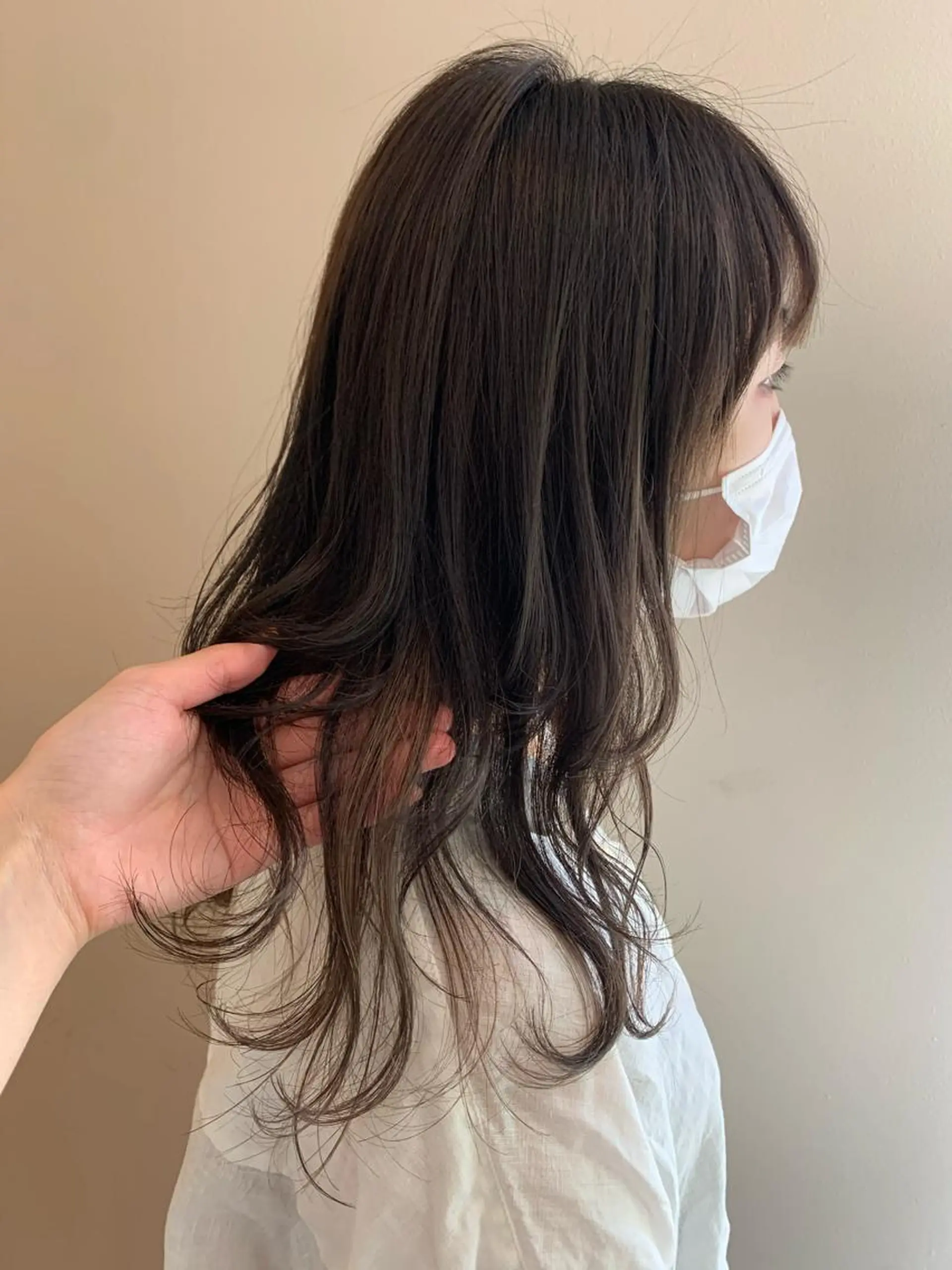 ロング カラー アッシュ ミント ヘアカラー トリートメント 顔まわりカット✄ ベージュカラー🧸のヘアスタイル