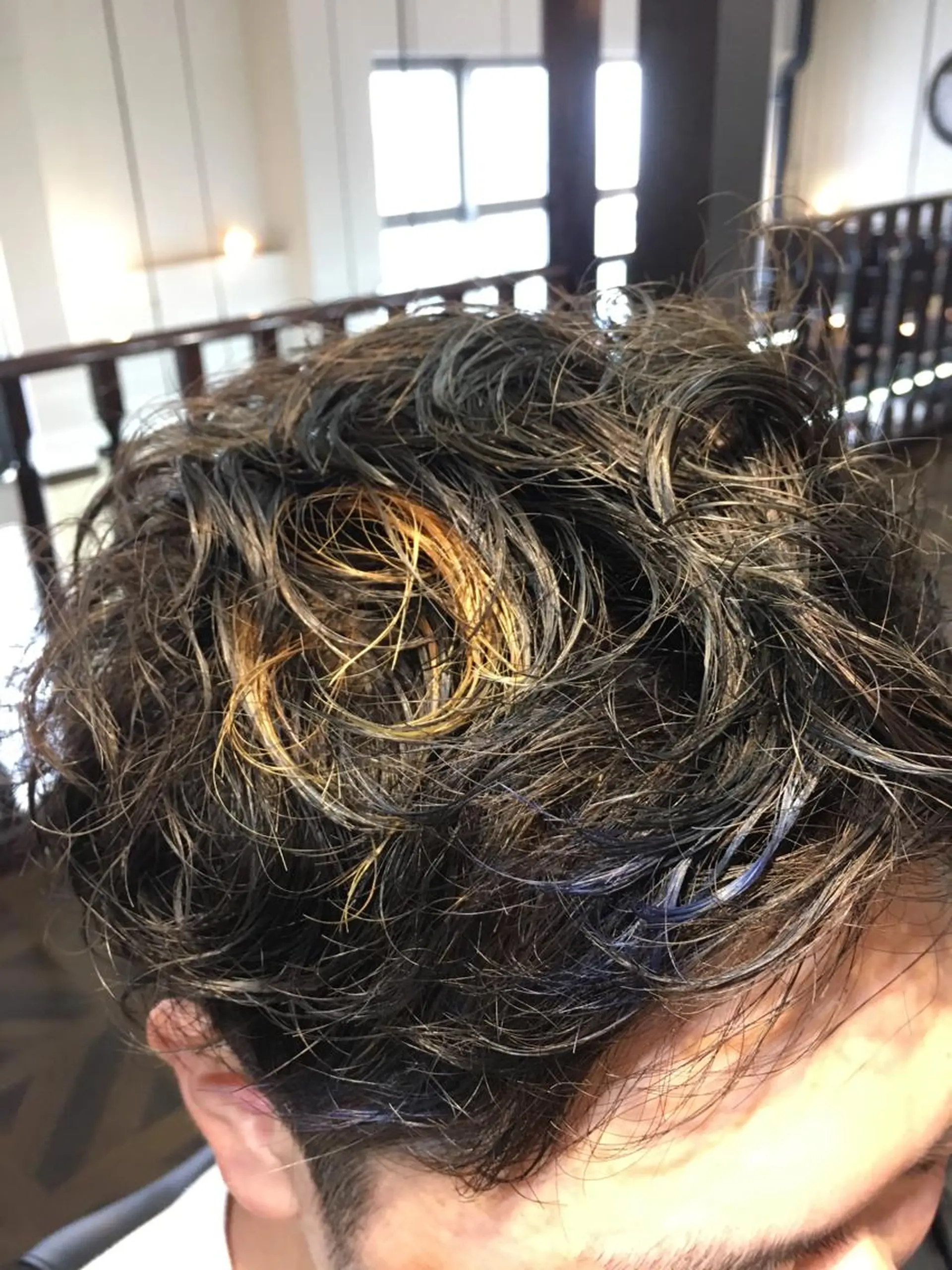 ショート カラー パーマ メンズ メンズパーマ ブルーカラー イエローカラー 清水 美里のエステ・リラクイメージ