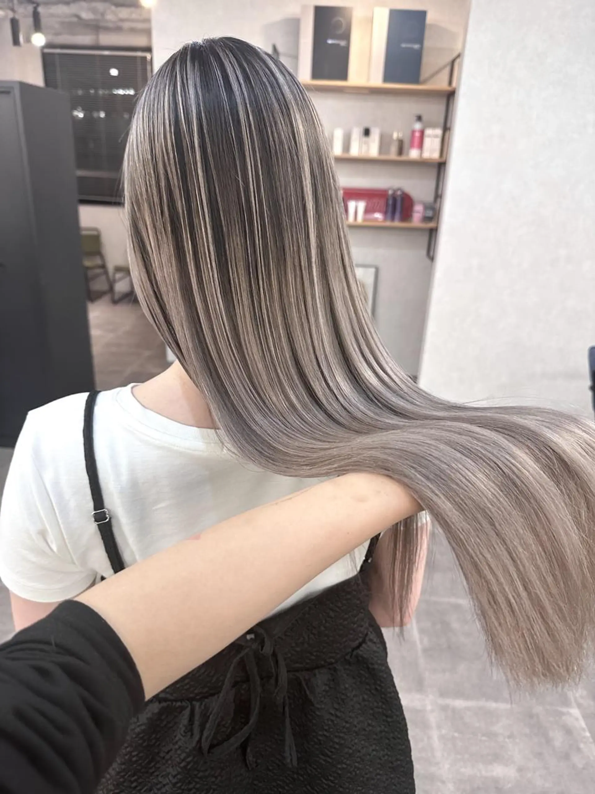 ロング ヘアアレンジ カラー ハイトーン カラーのヘアスタイル